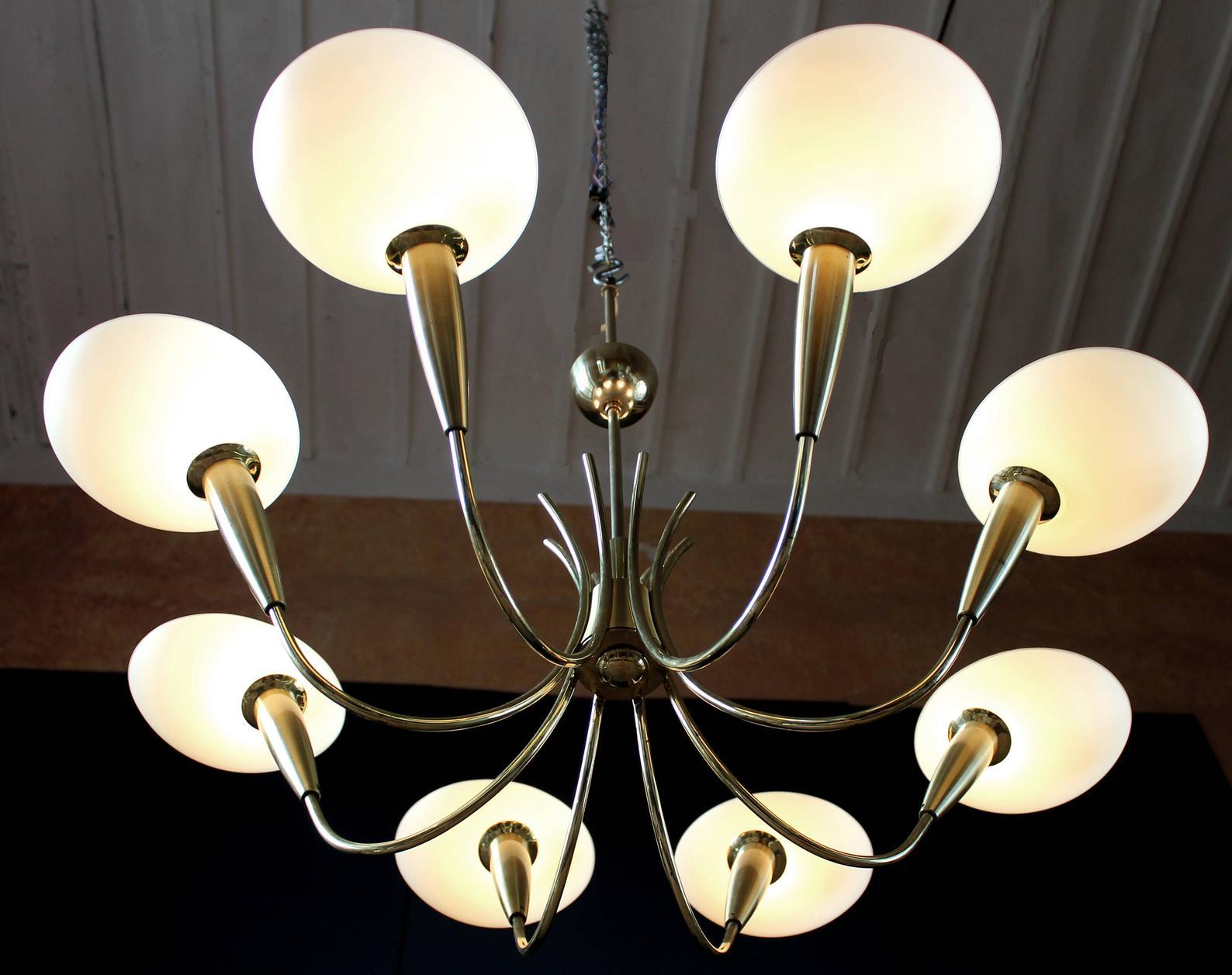 Mid-Century Modern Elegant Brass and Art Glass Chandelier, Italy, 1950s For Sale