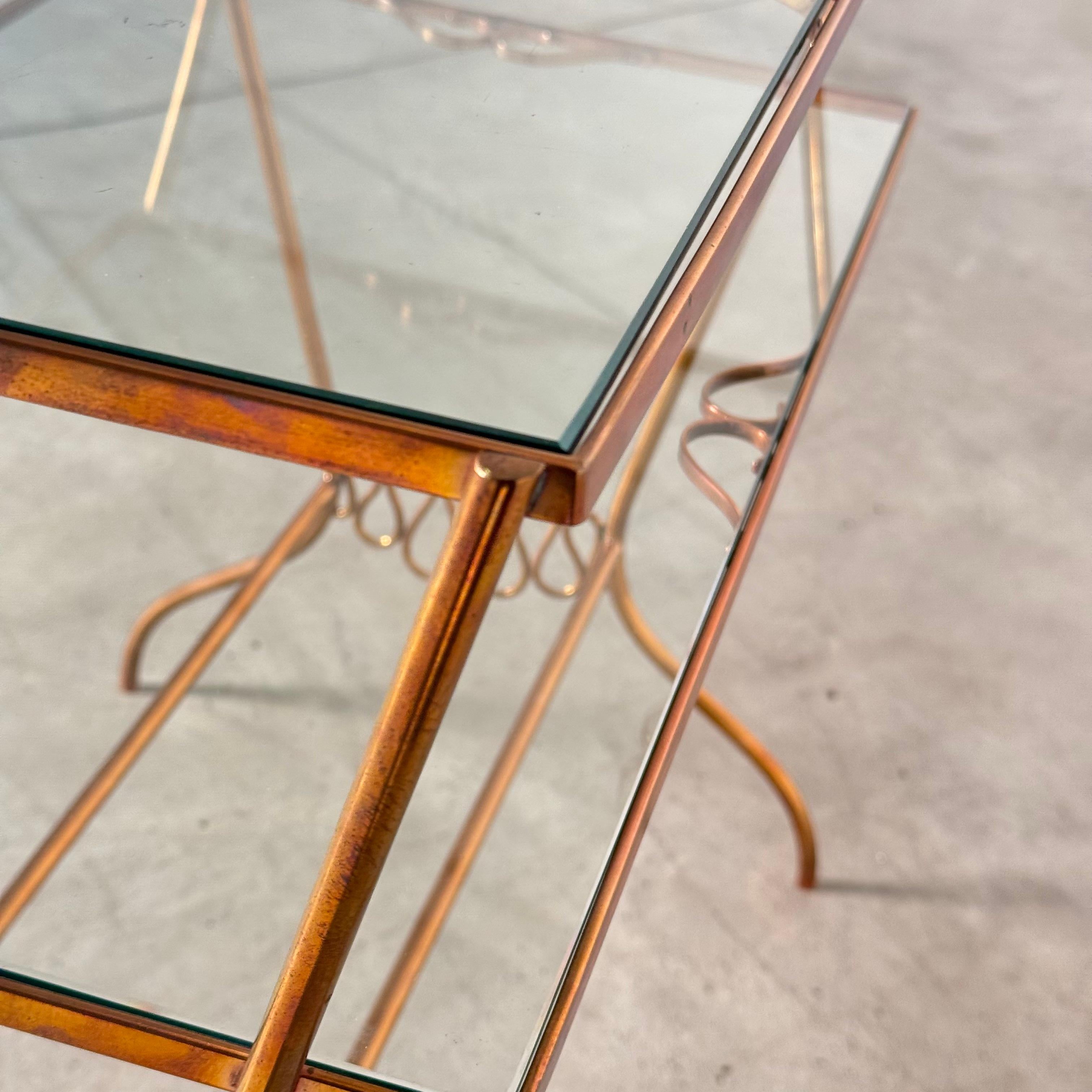 Elegant Brass Bar Trolley with Gio Ponti’s Signature Ribbon Details, 1950s For Sale 5