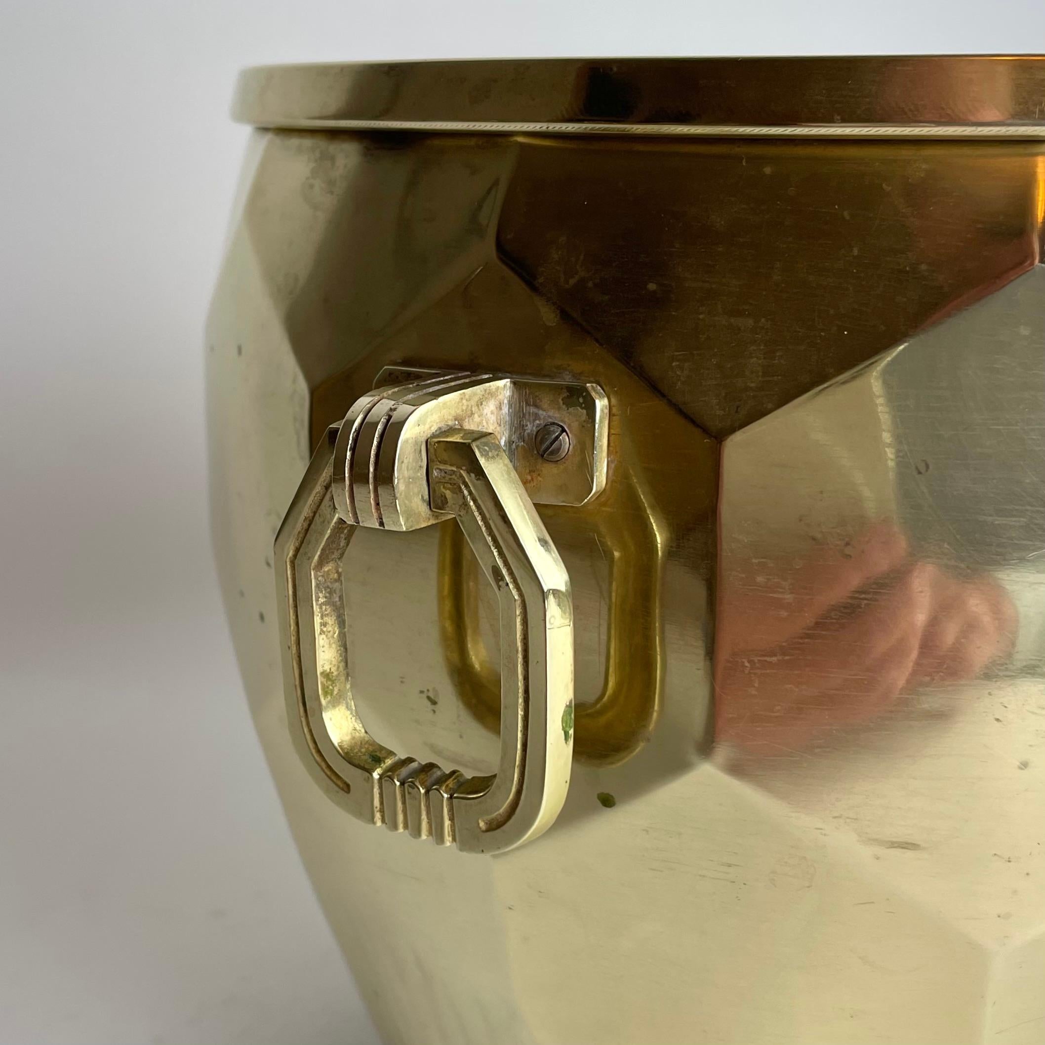 Elegante Cachepot de latón con decoración hexagonal. Art Déco, de los años 20 en venta 1