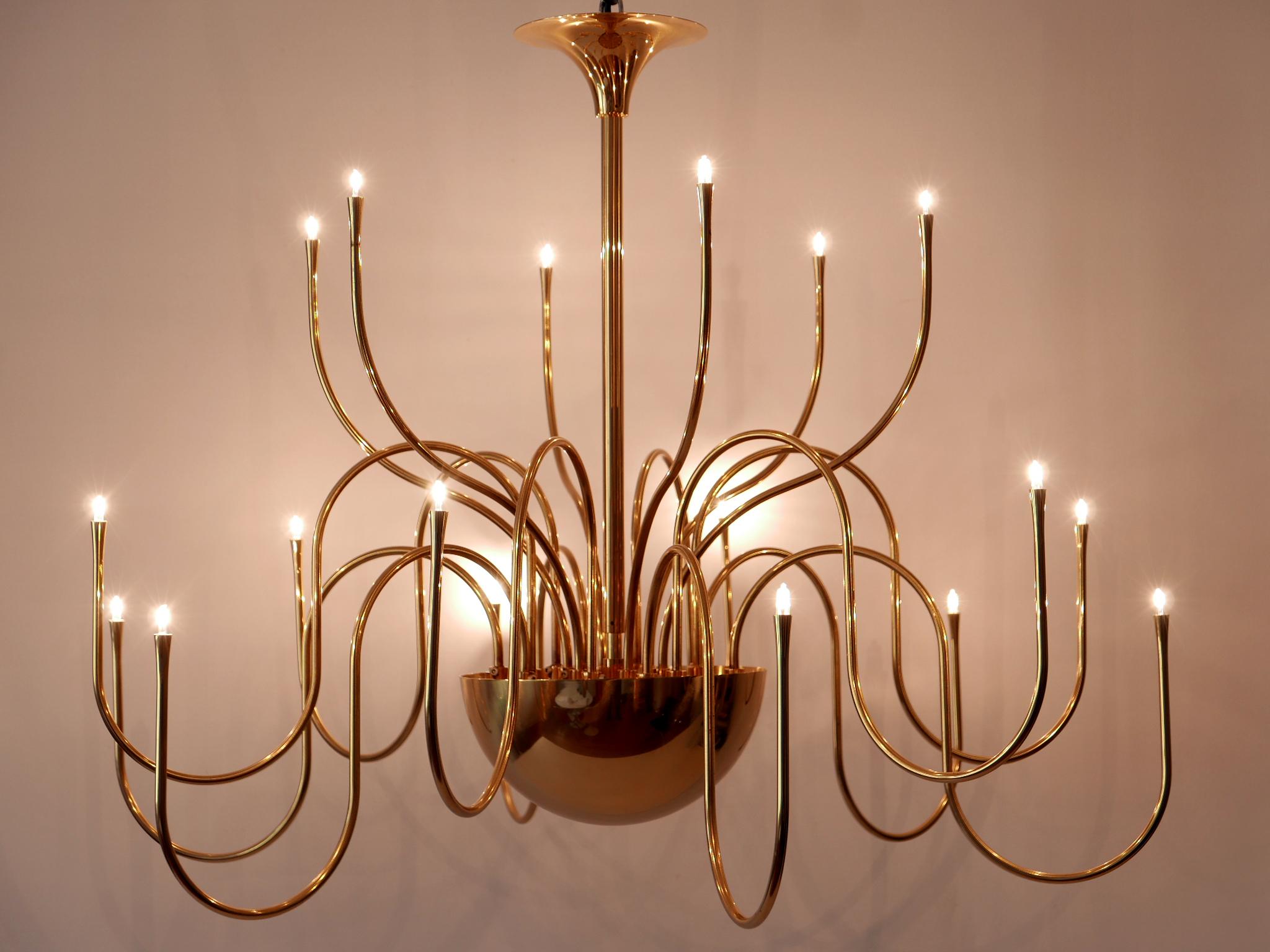 Fine XX secolo Elegante lampadario o lampada a sospensione in ottone Mesa 18 di Florian Schulz Germania anni '90 in vendita