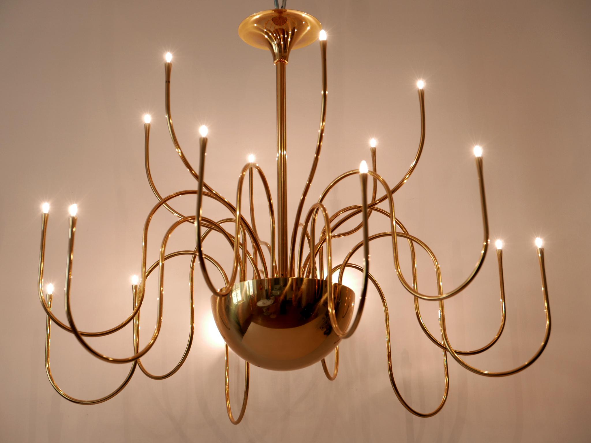 Elegante lampadario o lampada a sospensione in ottone Mesa 18 di Florian Schulz Germania anni '90 in vendita 1