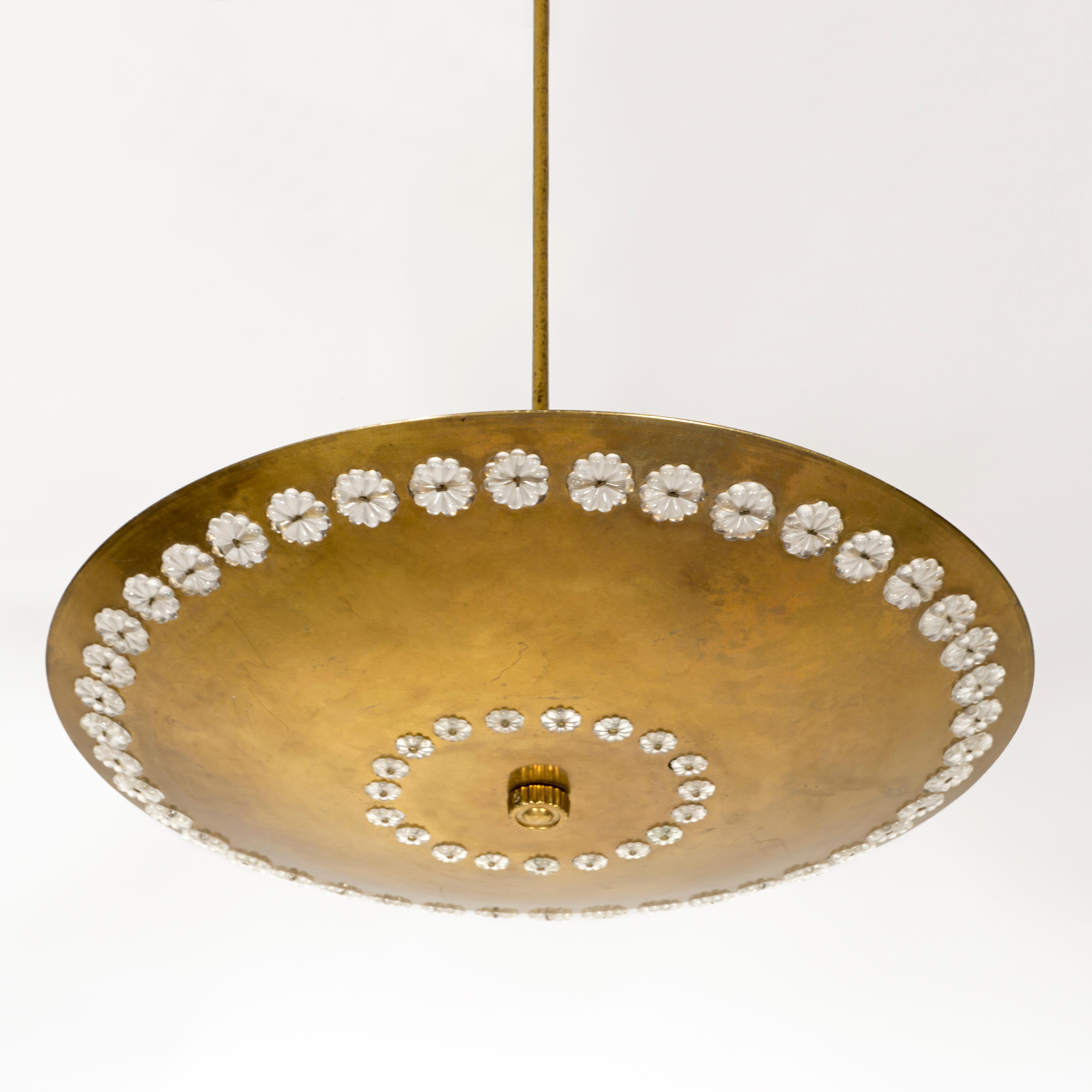 Elegante Deckenleuchte-Schale aus Messing und Kristallglas, Stejnar Nikoll, 1950er Jahre (Moderne der Mitte des Jahrhunderts)