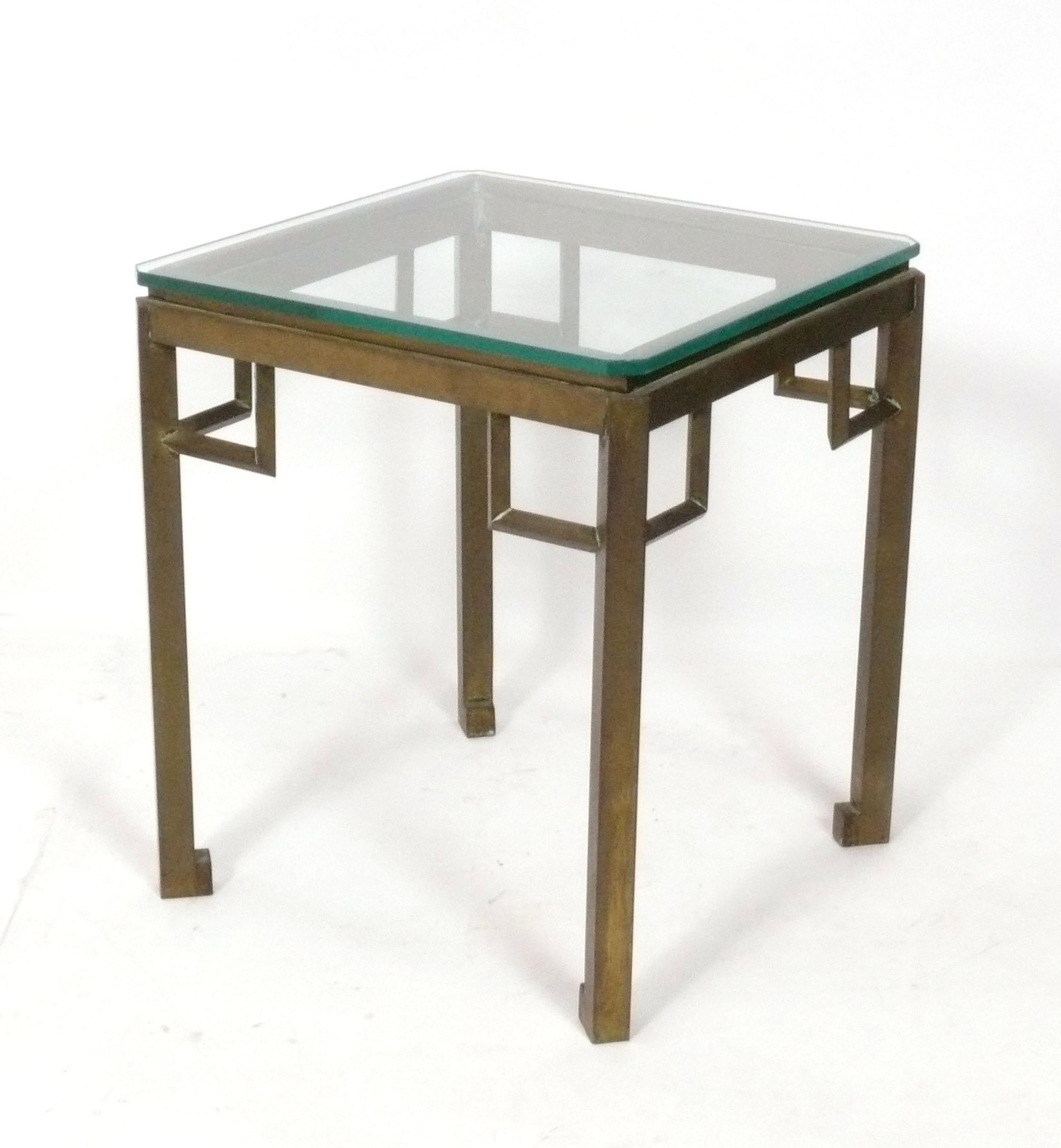 The Elegance Brass End Table in the manner of Marc du Plantier circa 1960s (Moderne der Mitte des Jahrhunderts) im Angebot