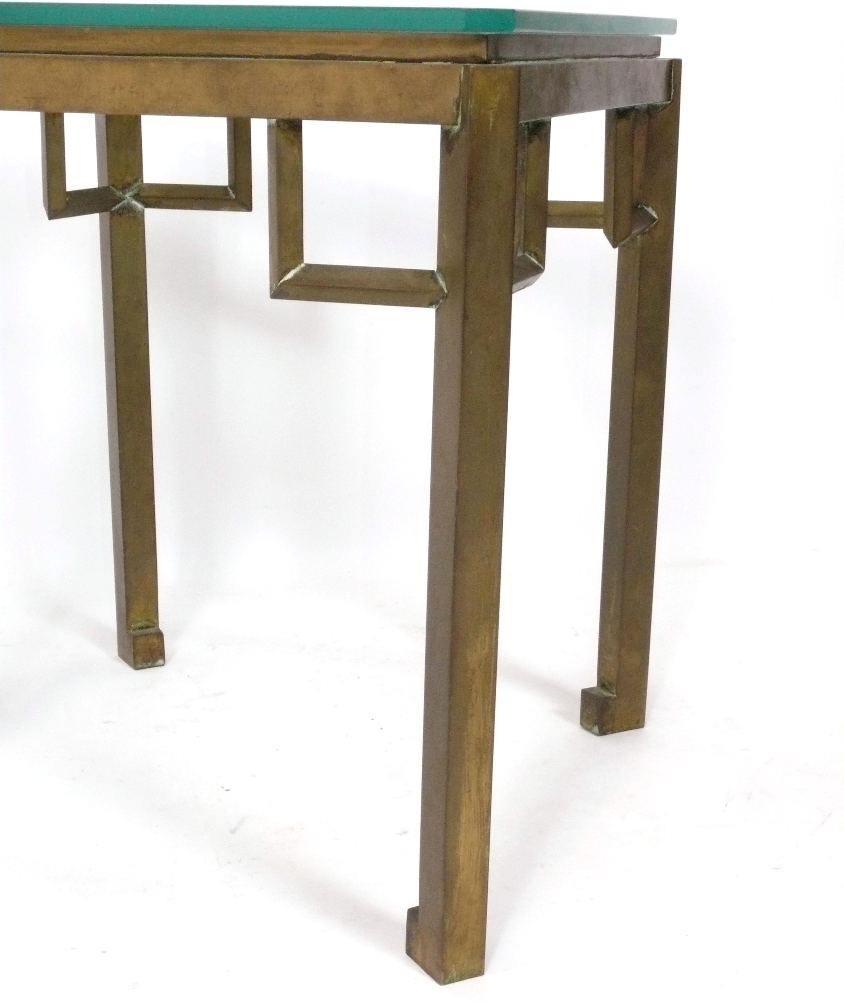 The Elegance Brass End Table in the manner of Marc du Plantier circa 1960s (Französisch) im Angebot