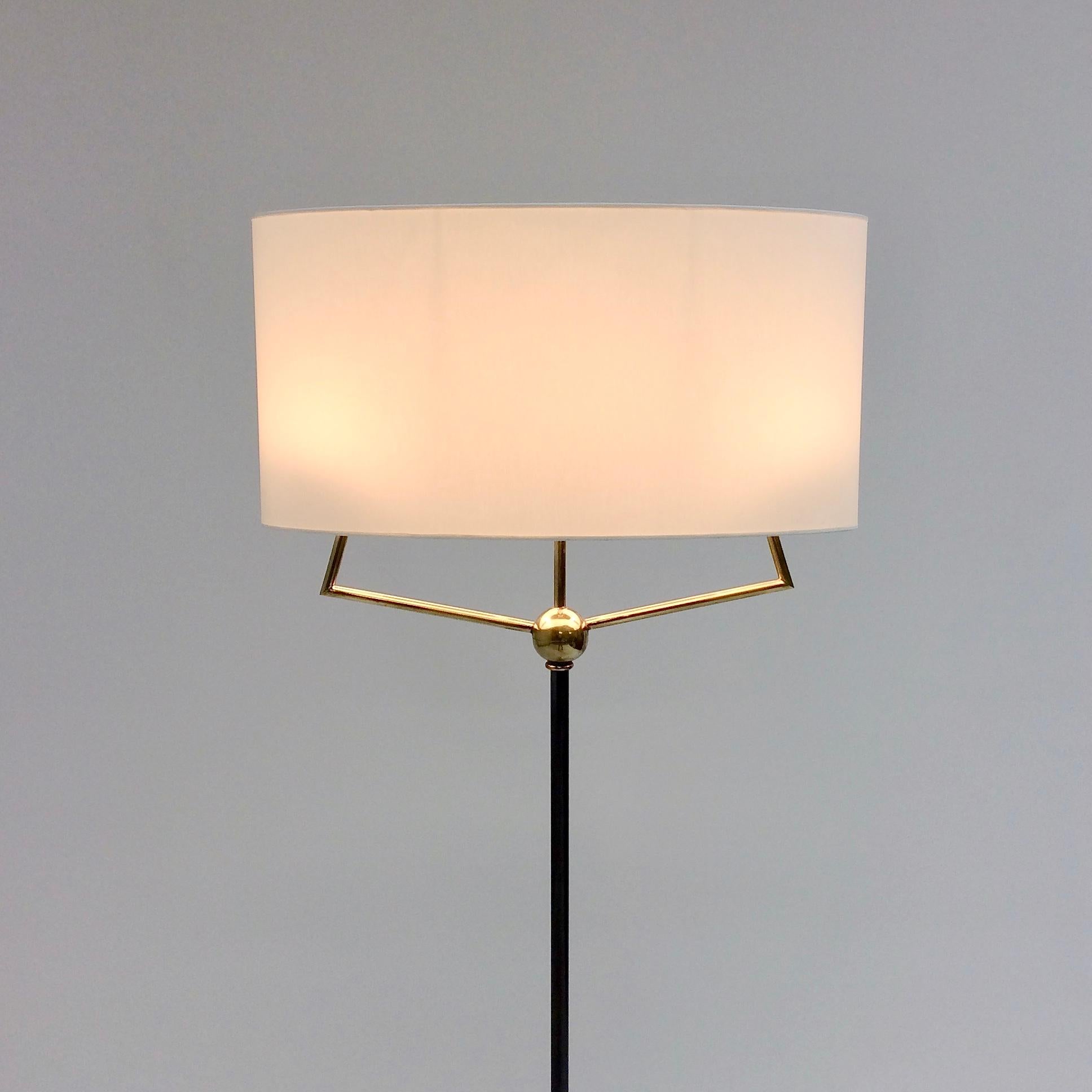 Elegant Brass Floor Lamp, circa 1950, France In Good Condition In Brussels, BE