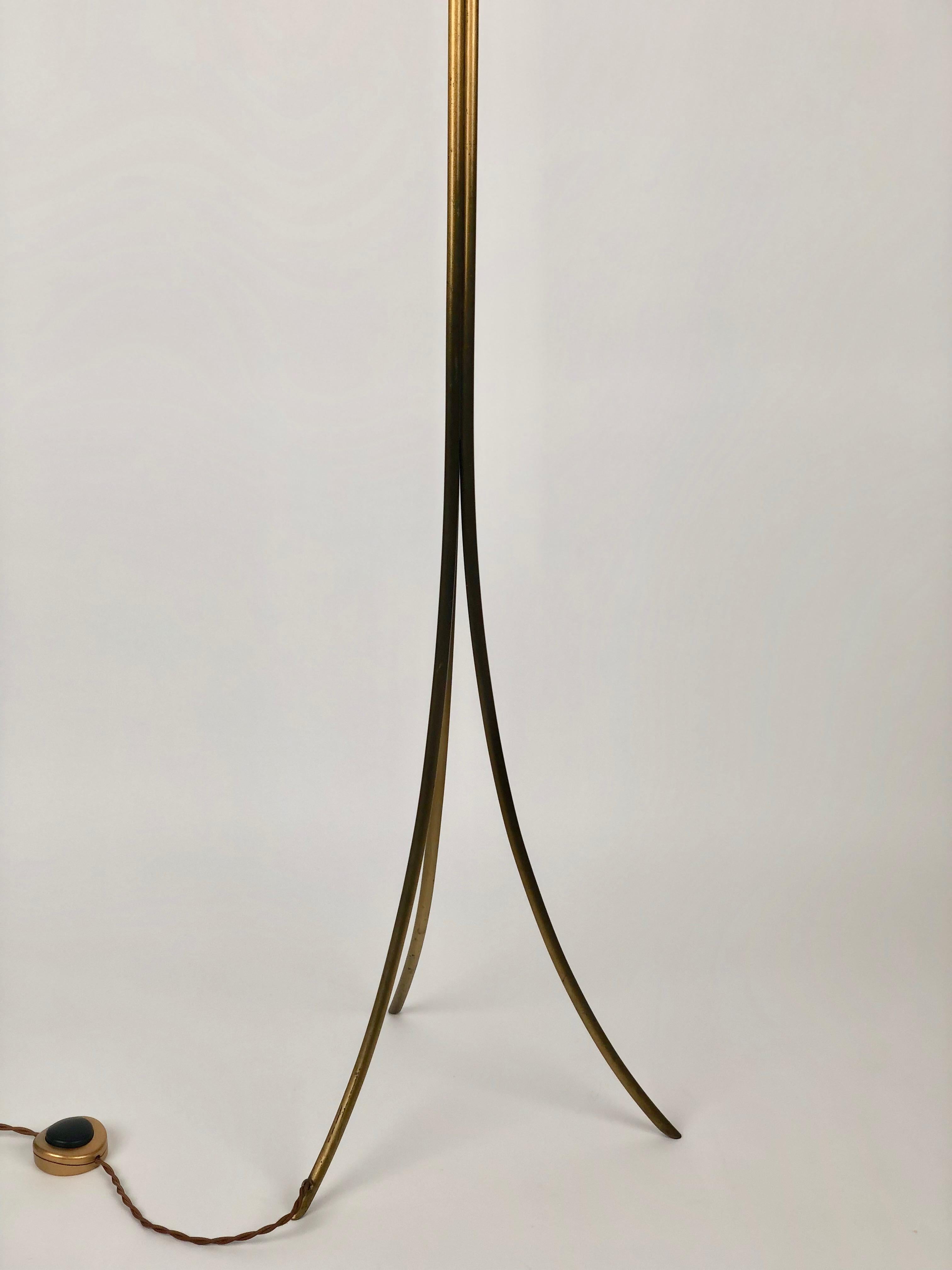 Elegant Brass Floor Lamp from the 1950's, Austria For Sale 1