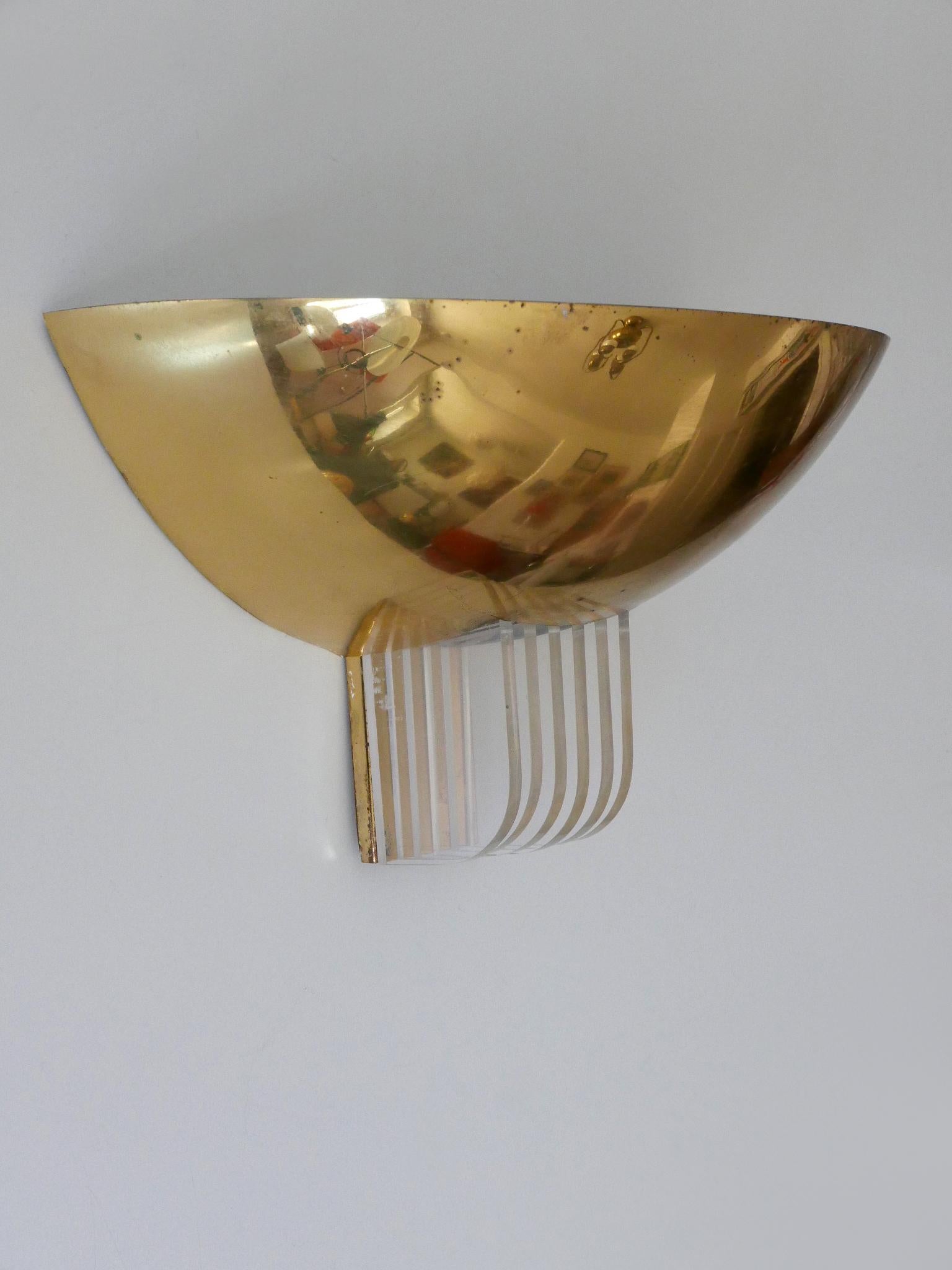 Elegant Brass & Lucite Sconce by Vereinigte Werkstätten Germany 1960s For Sale 8
