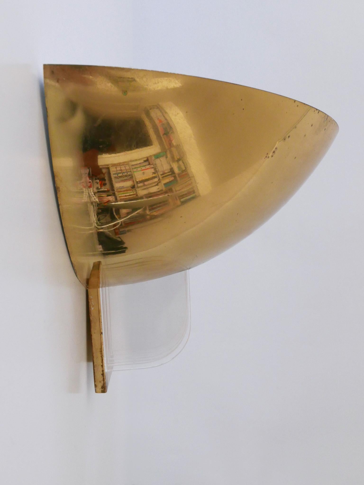 Elegant Brass & Lucite Sconce by Vereinigte Werkstätten Germany 1960s For Sale 10