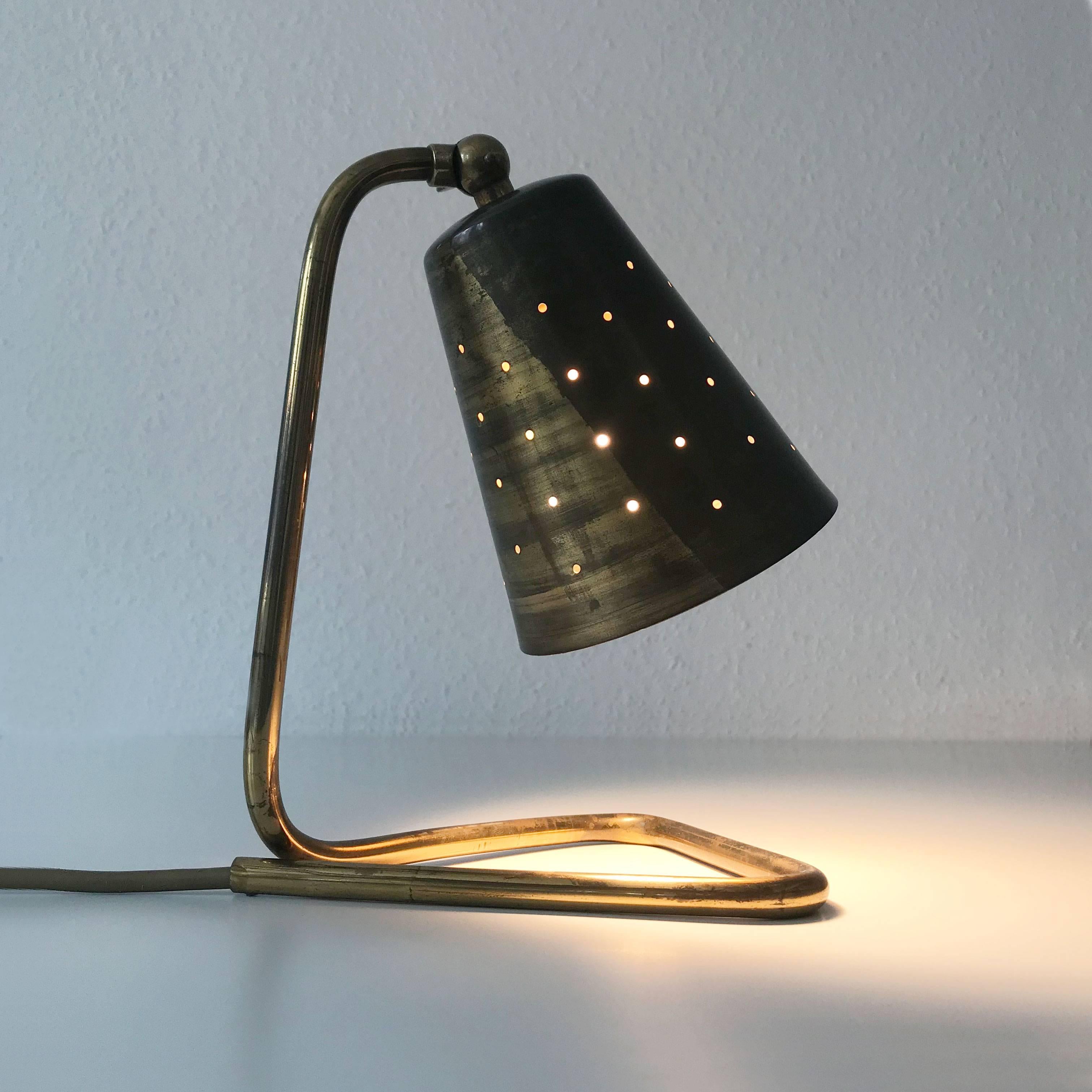 Stunning Mid-Century Modern Scandinavian table lamp with perforated diffuser. Probably designed by Hans Bergström, Sweden, 1950s.
Executed in brass tube and sheet, it gives a wonderful light effect due to perforated and adjustable diffuser. It