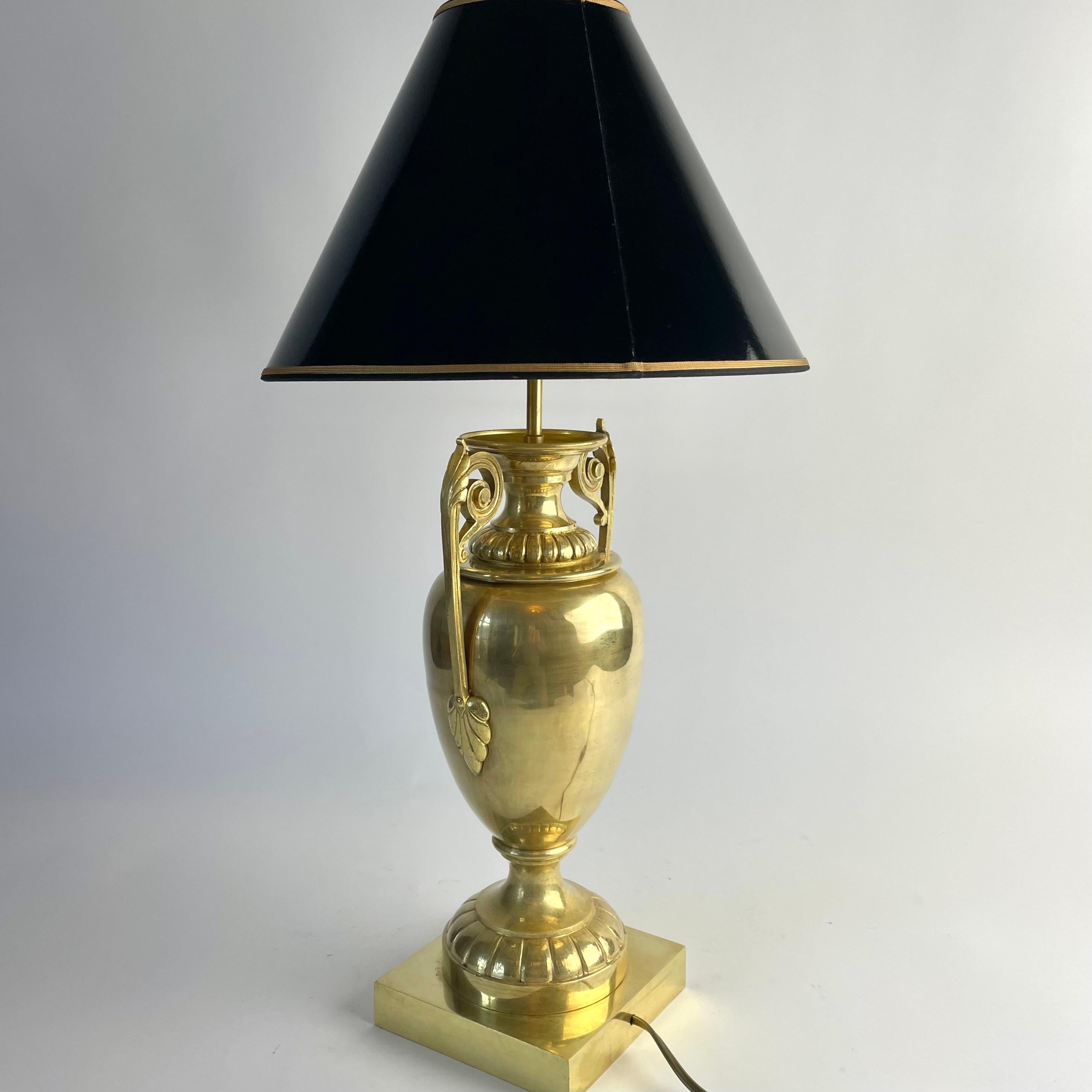 French Elegant brass table lamp in the form of an amphora urn, late 19th century For Sale