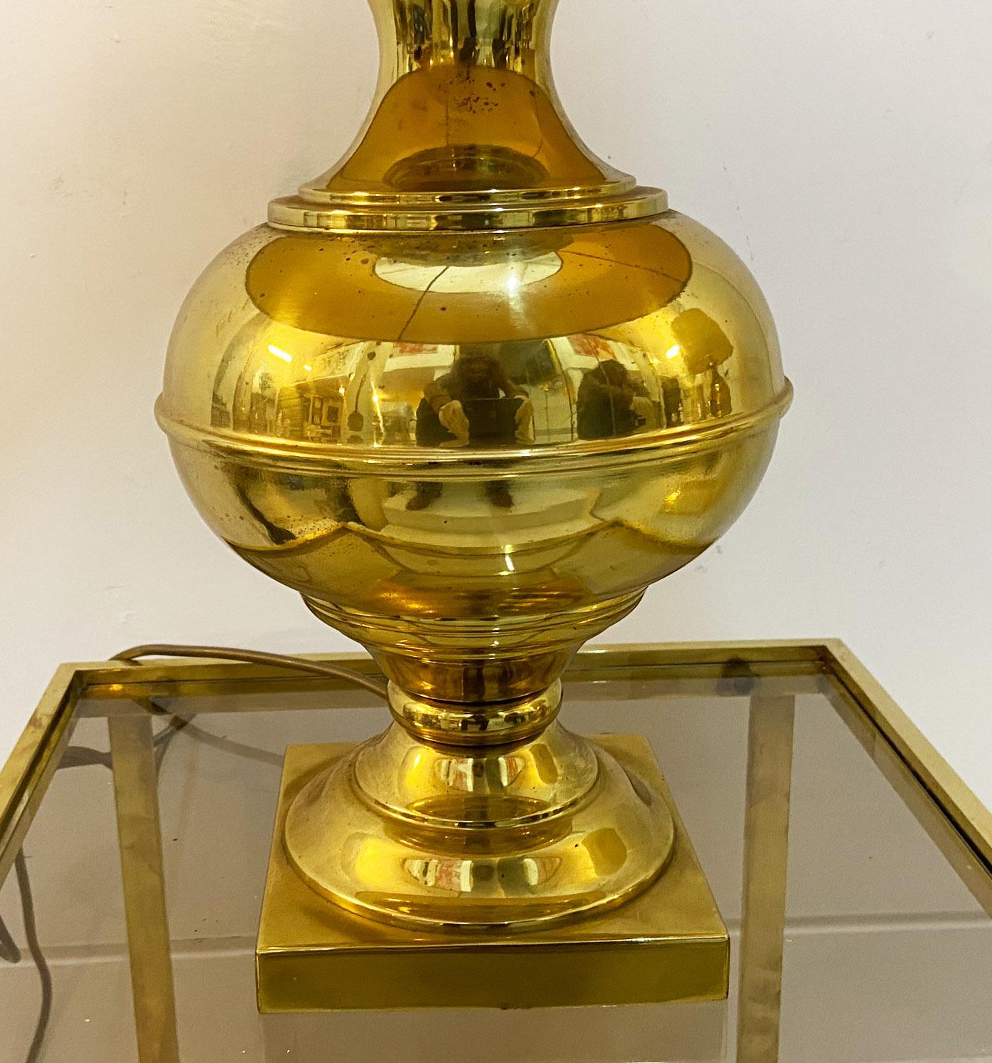 Mid-Century Modern Elegant Brass Table Lamp, Italy, 1960s For Sale