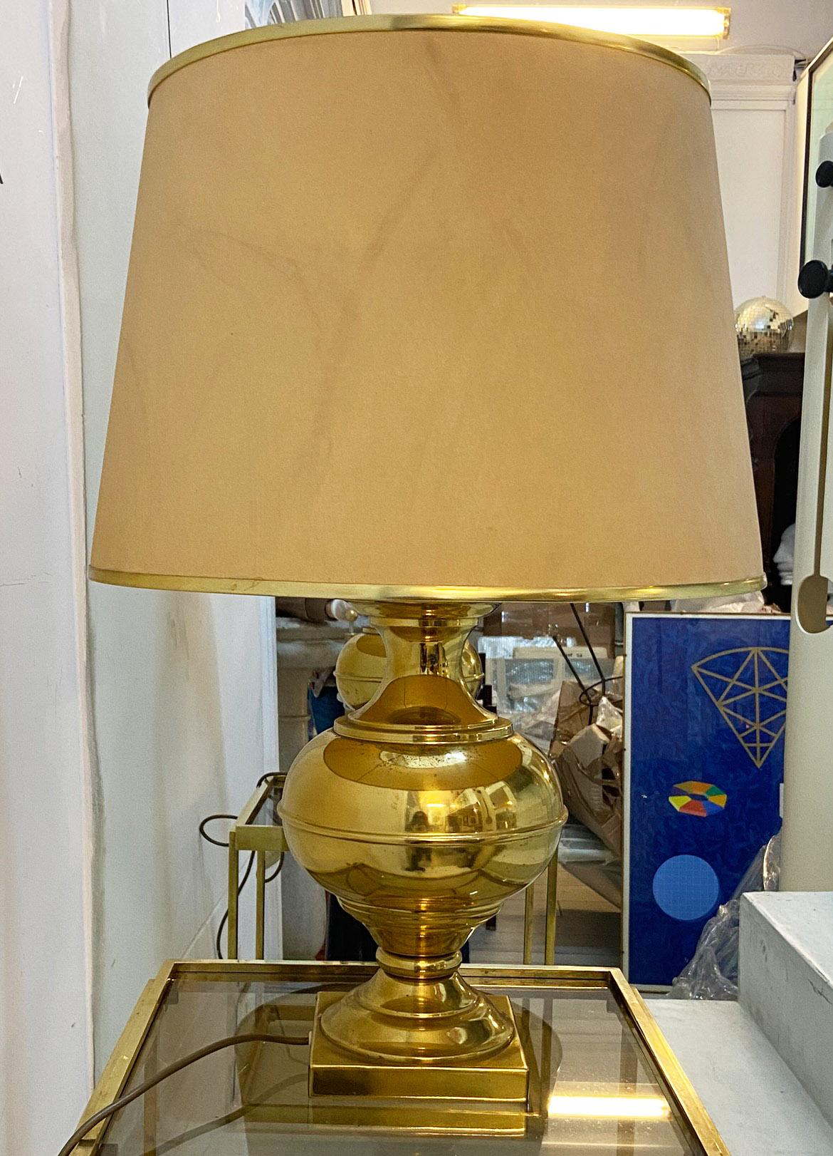 italien Lampe de table élégante en laiton, Italie, années 1960 en vente