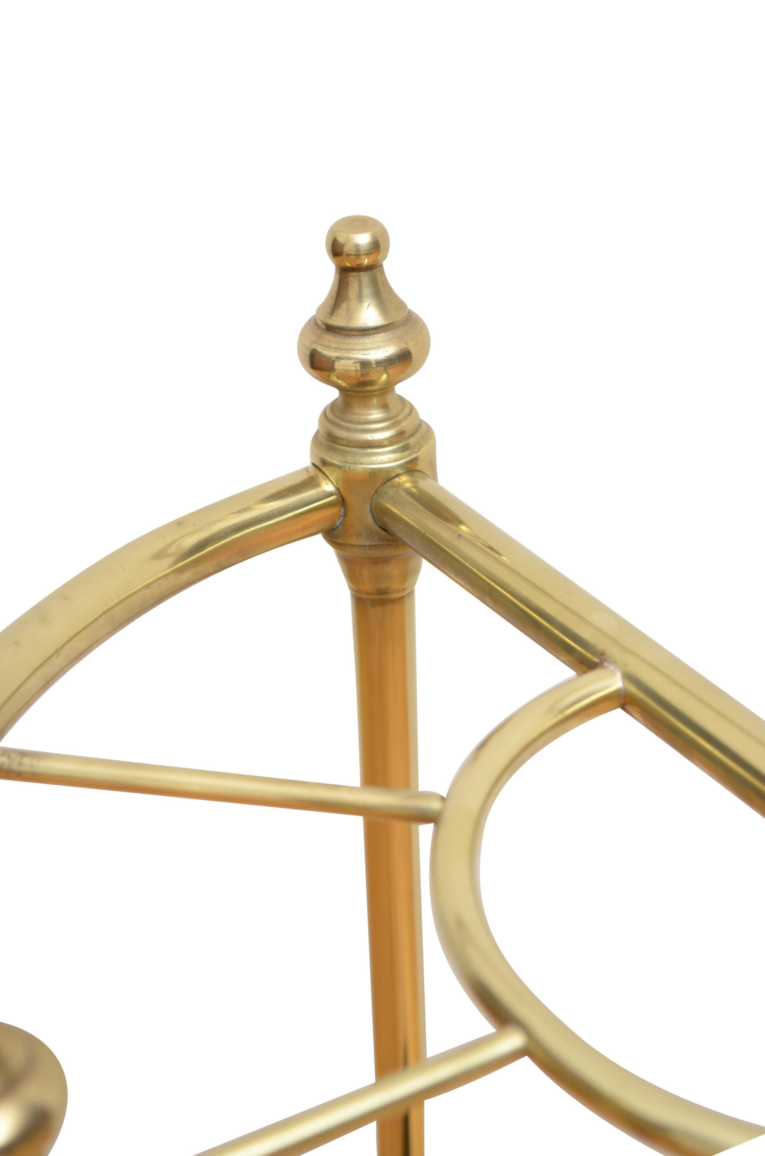 Elegant Brass Umbrella Stand with Dog Tooth Tray For Sale 1