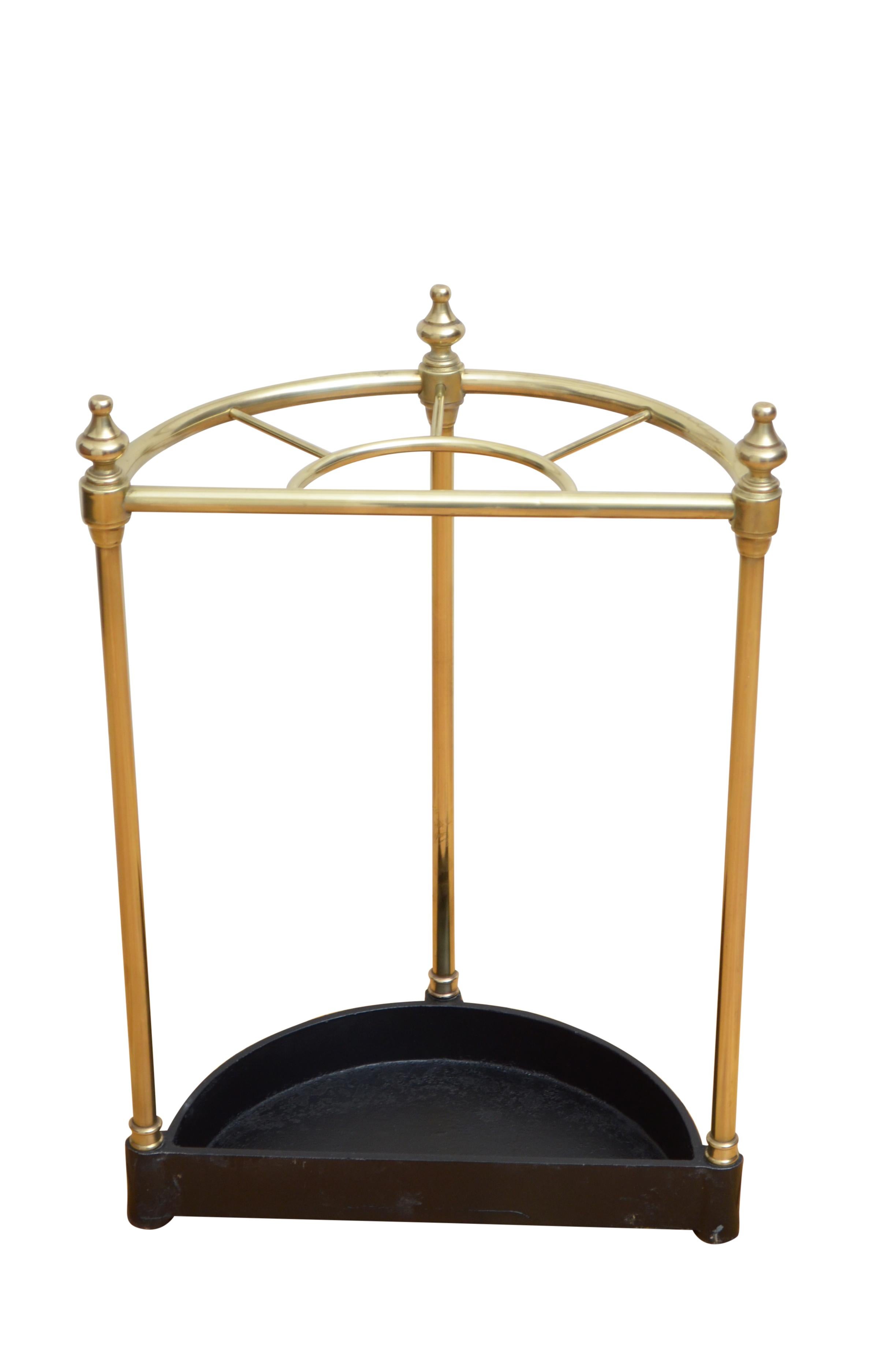 Elegant Brass Umbrella Stand with Dog Tooth Tray For Sale 4