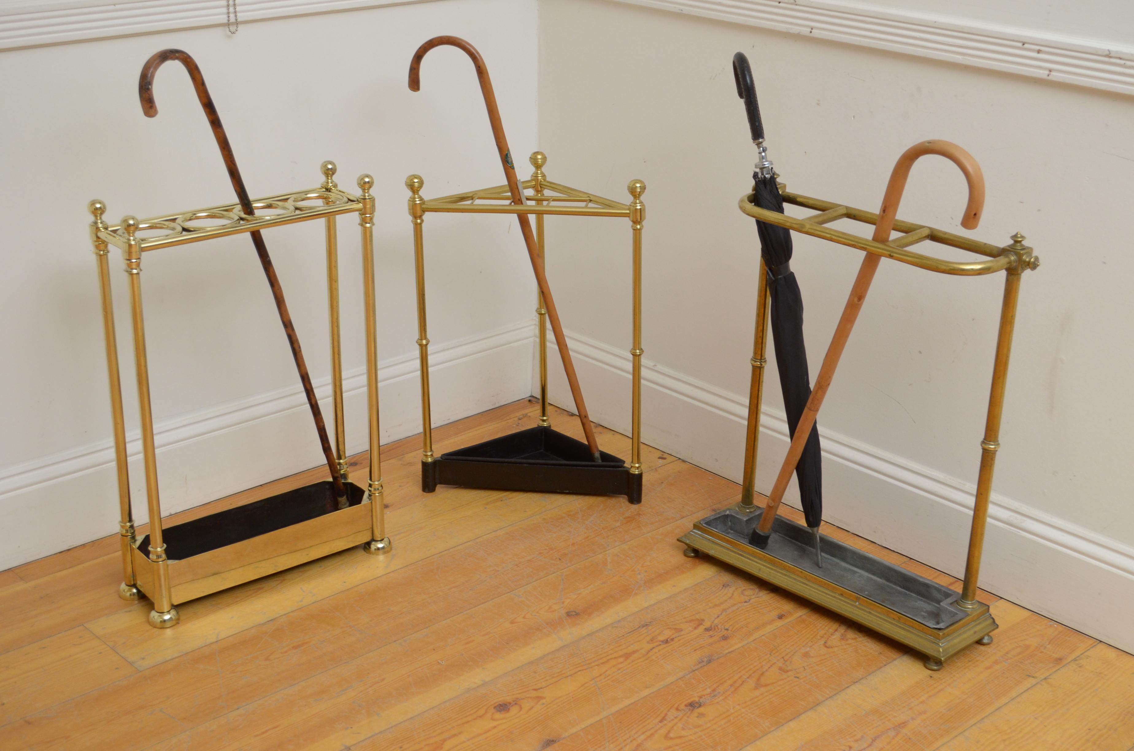 Elegant Brass Umbrella Stand with Dog Tooth Tray For Sale 5