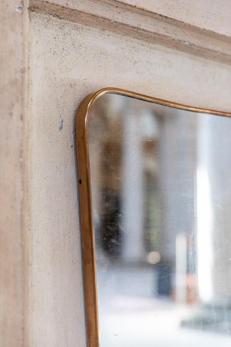 Elegant Brass Wall Mirror Gio Ponti style In Excellent Condition In Piacenza, Italy