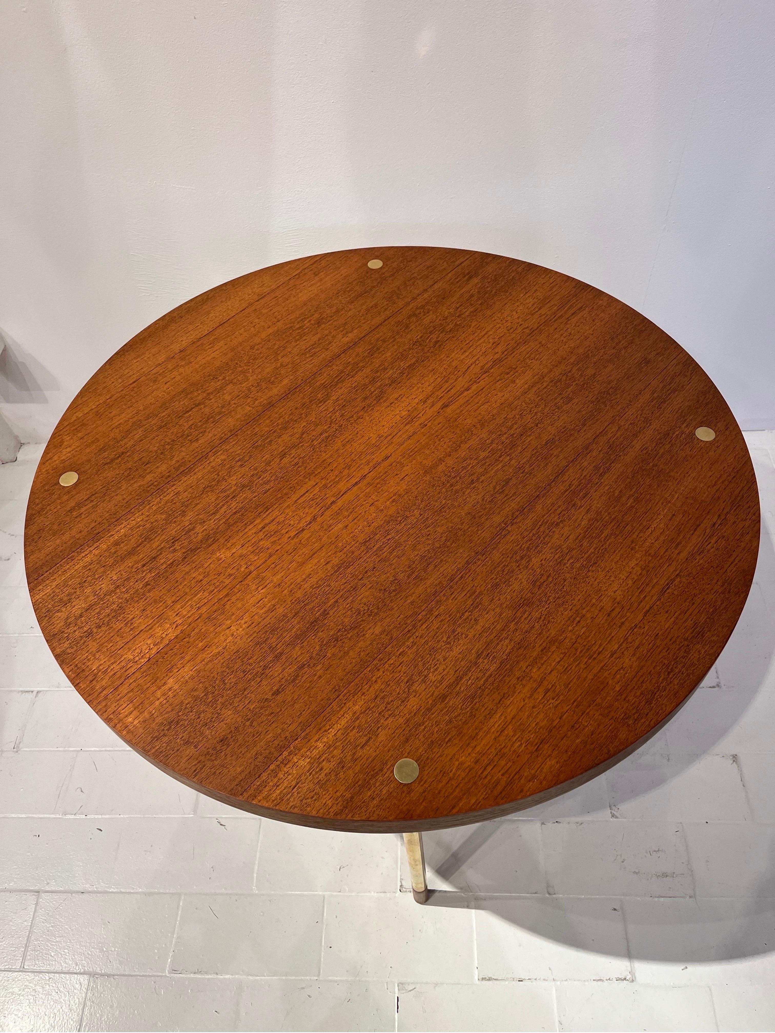 Elegant Brass & Walnut Coffee Table, 1970s, Italy In Good Condition For Sale In Brussels, BE