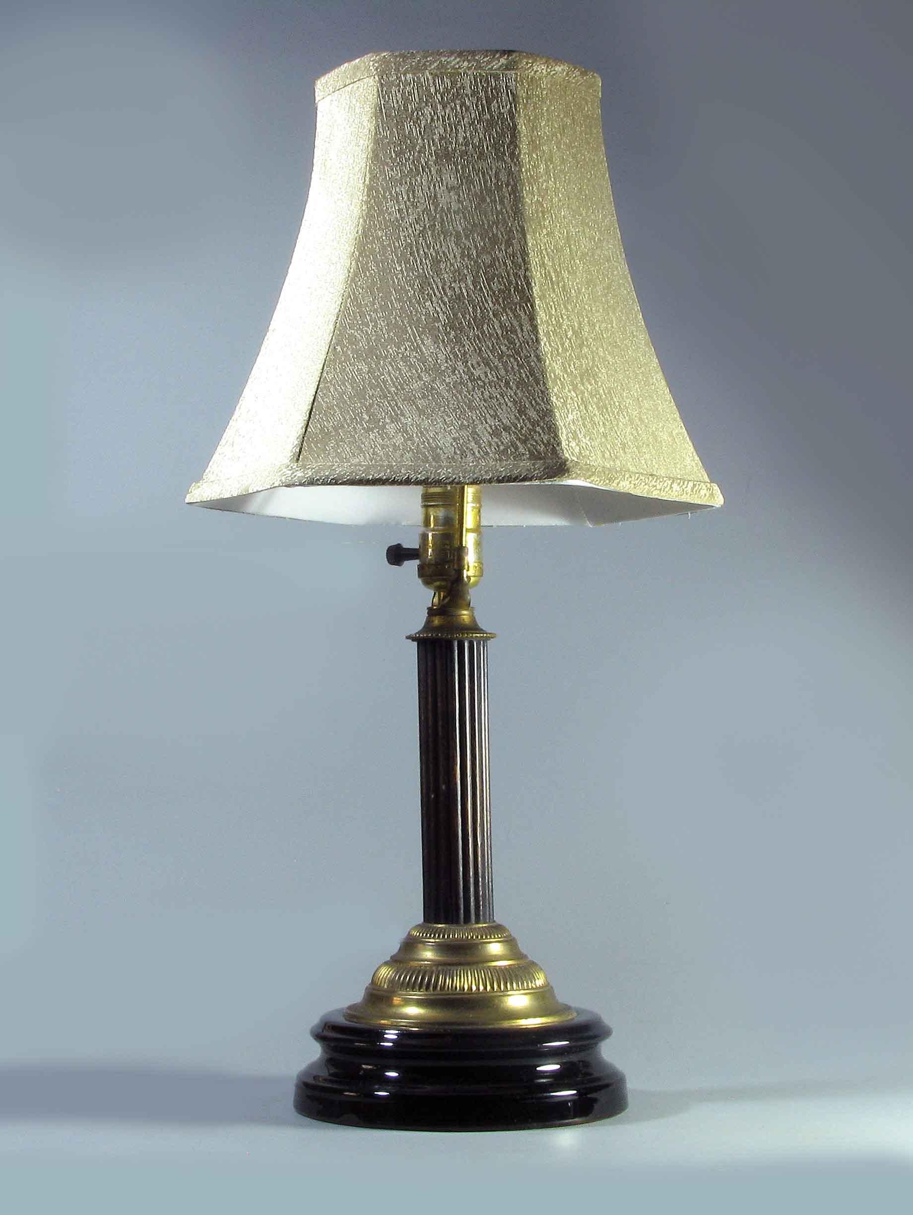 Mid-Century Modern Elegant Brass & Wood Table Lamp by Chilo, circa 1950 For Sale