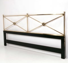 Elegante cabecero de latón en forma de X tamaño King by Baker