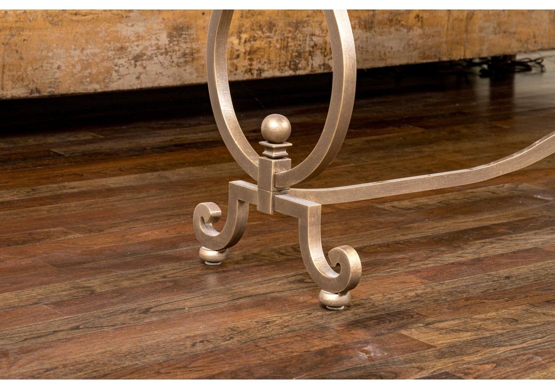 Élégante table console en fer finition bronze avec plateau en miroir tacheté en vente 4