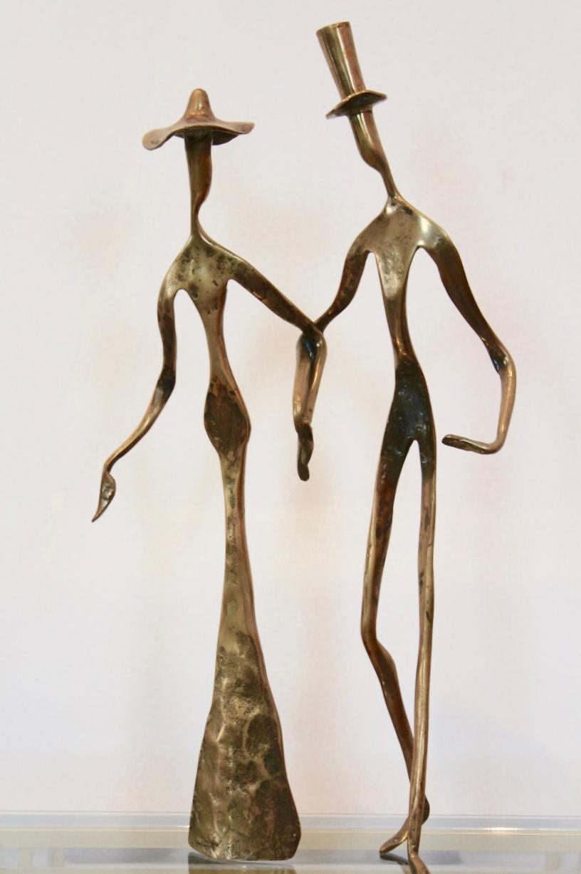 Elegant Bronze ‘Holding Hands’ Sculpture, 1970s In Good Condition In Voorburg, NL