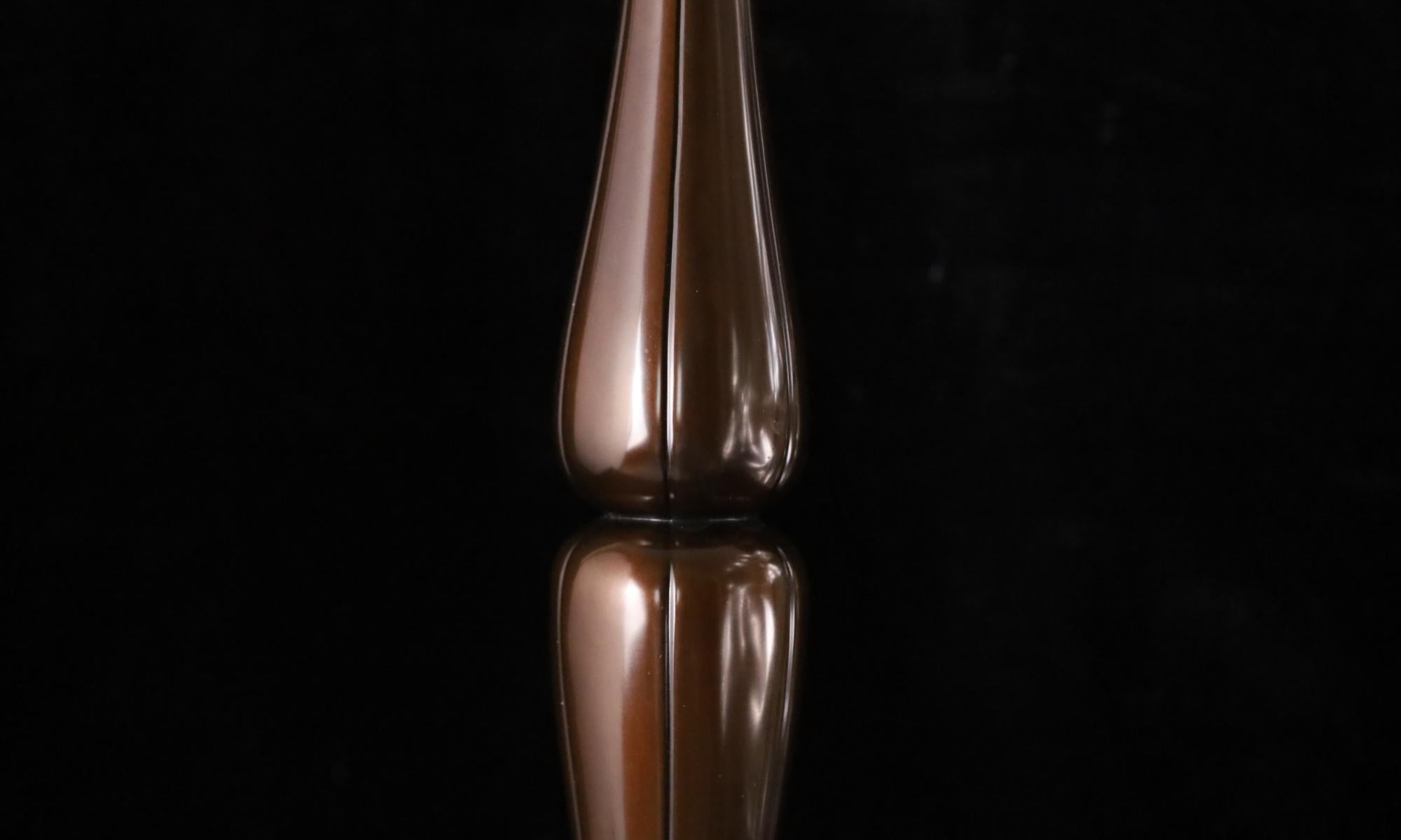 Eleganza del vaso monofiore in bronzo di Asano Norio - Membro di Nihon Kogeikai in vendita 1