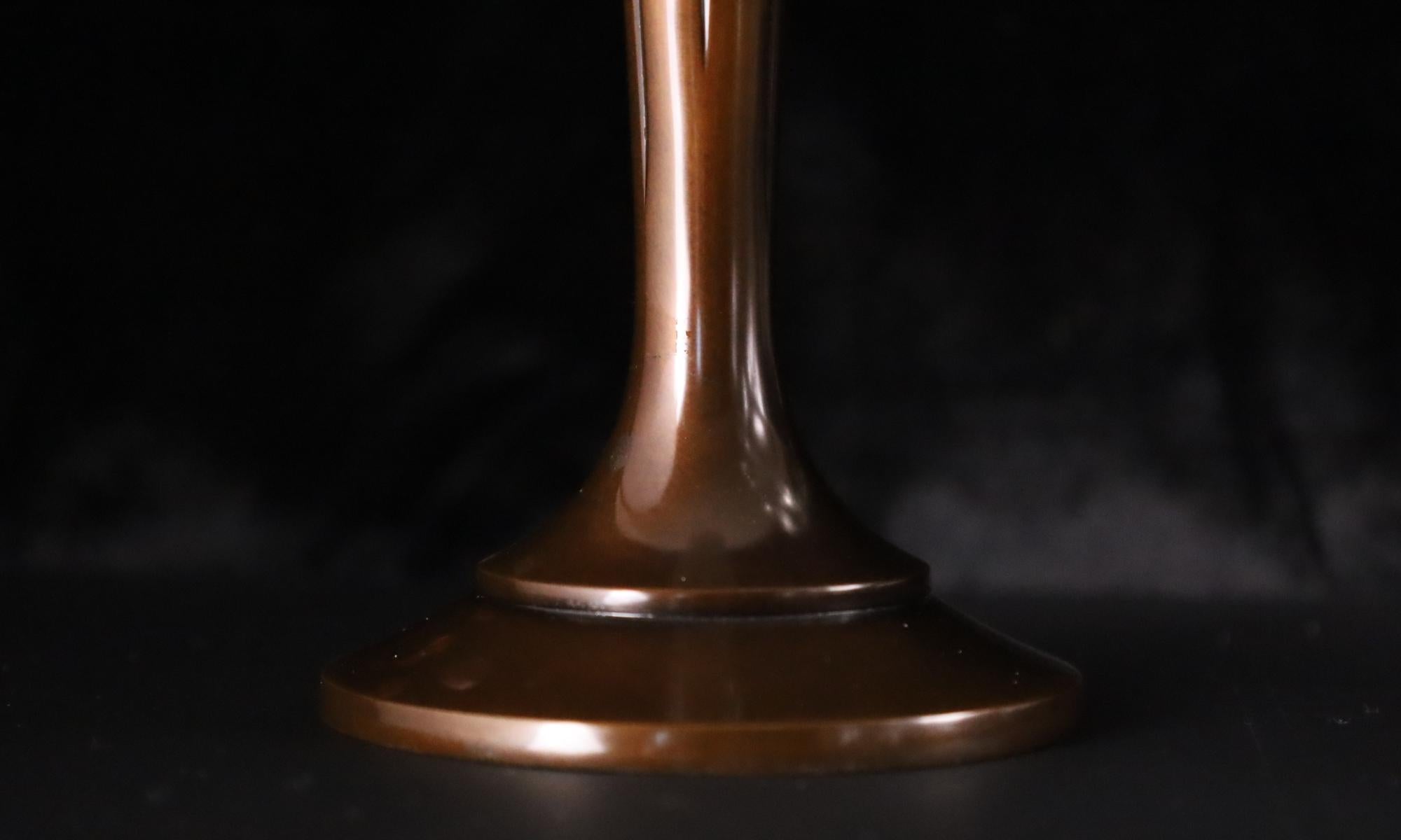 Eleganza del vaso monofiore in bronzo di Asano Norio - Membro di Nihon Kogeikai in vendita 2