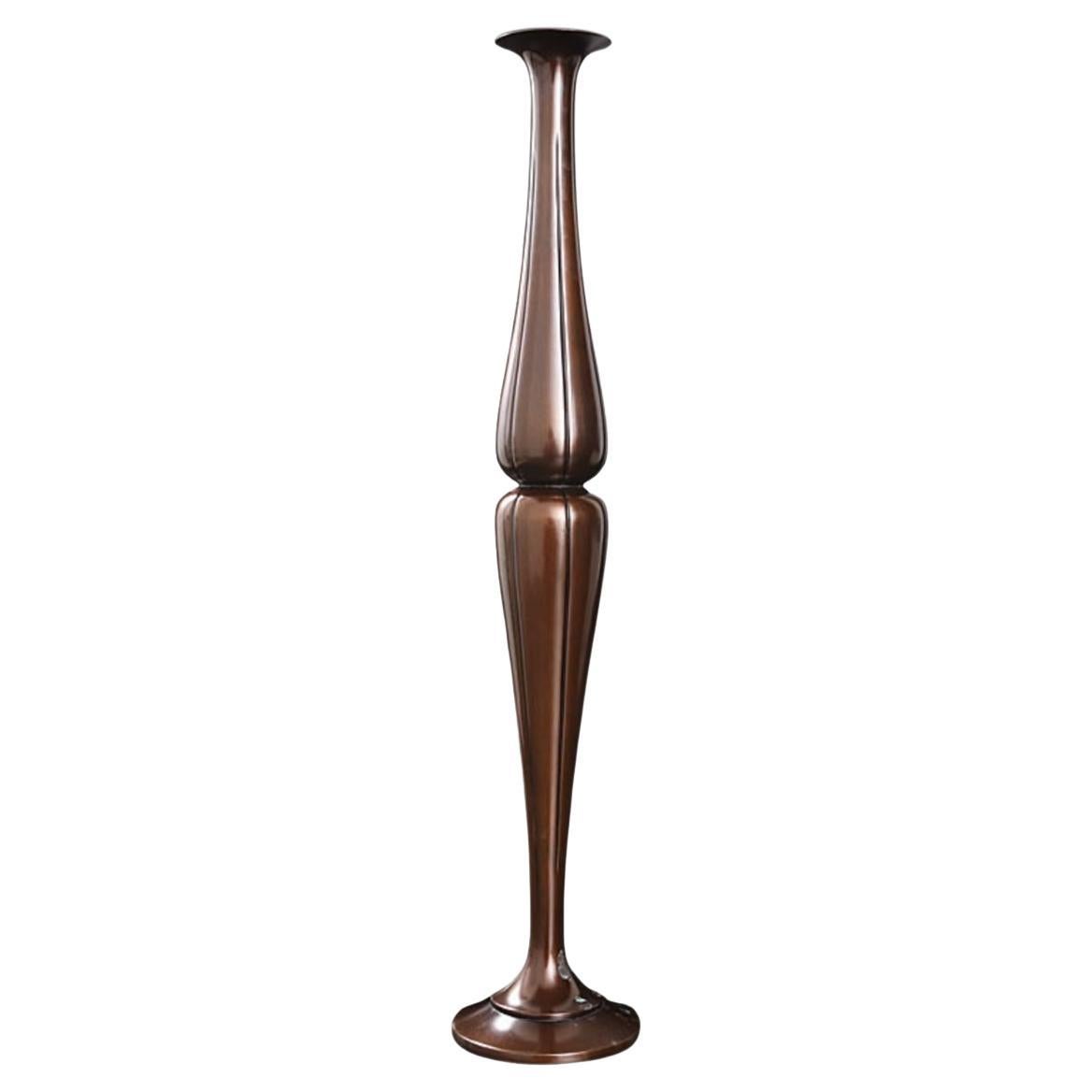 Eleganza del vaso monofiore in bronzo di Asano Norio - Membro di Nihon Kogeikai in vendita