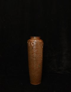 Elegant bronze vase with melted effect
