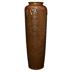 Elegant bronze vase with melted effect