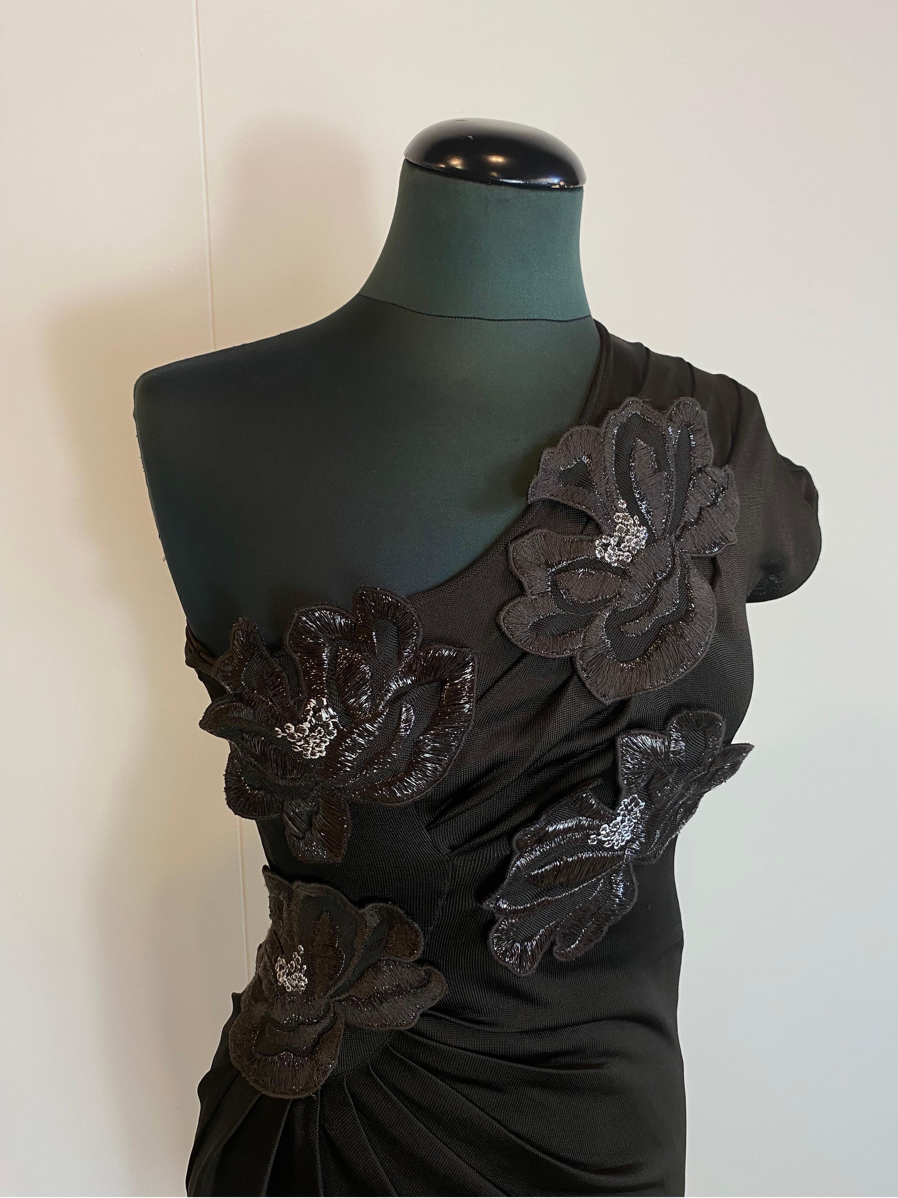 Noir Élégante robe brune à une épaule EMPORIO ARMANI en vente