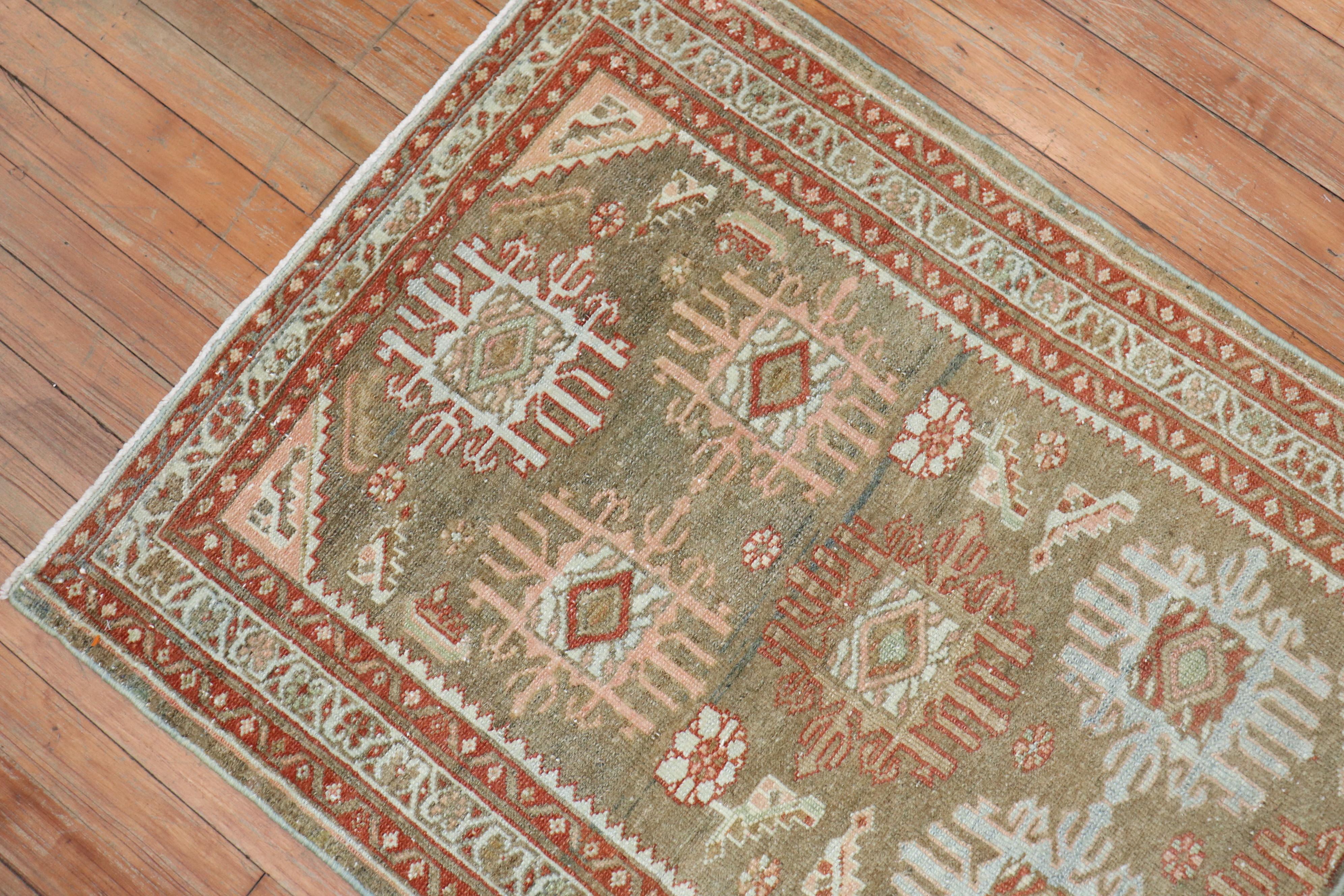 Brauner persischer Malayer-Teppich im Überwurfstil (Handgewebt) im Angebot