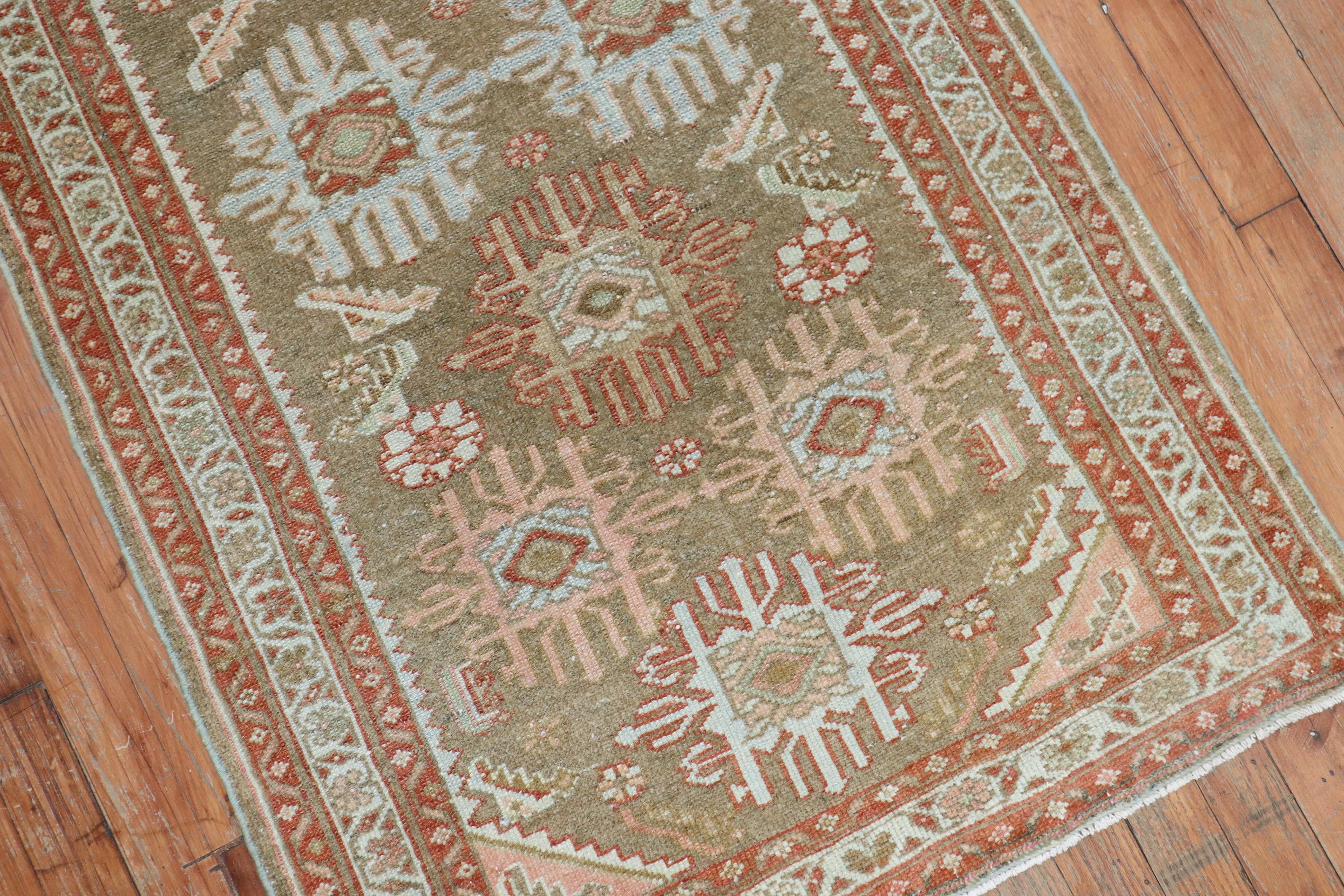 Zabihih Collection Eleganter brauner persischer Malayer-Würfteppich (Wolle) im Angebot