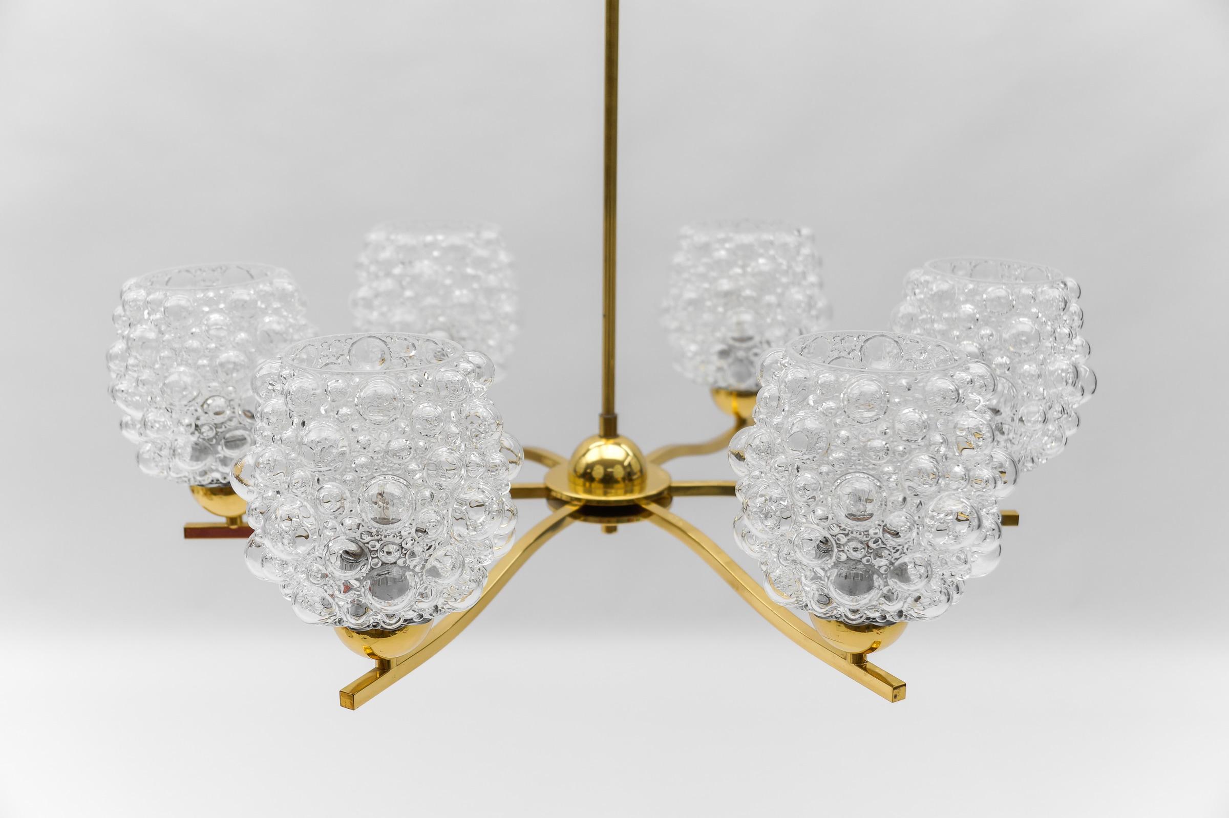 Elegante lampada da soffitto in vetro a bolle di Helena Tynell, Germania, 1960 In condizioni buone in vendita a Nürnberg, Bayern