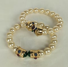 Eleganter Perlenarmreif im Bulgari-Stil