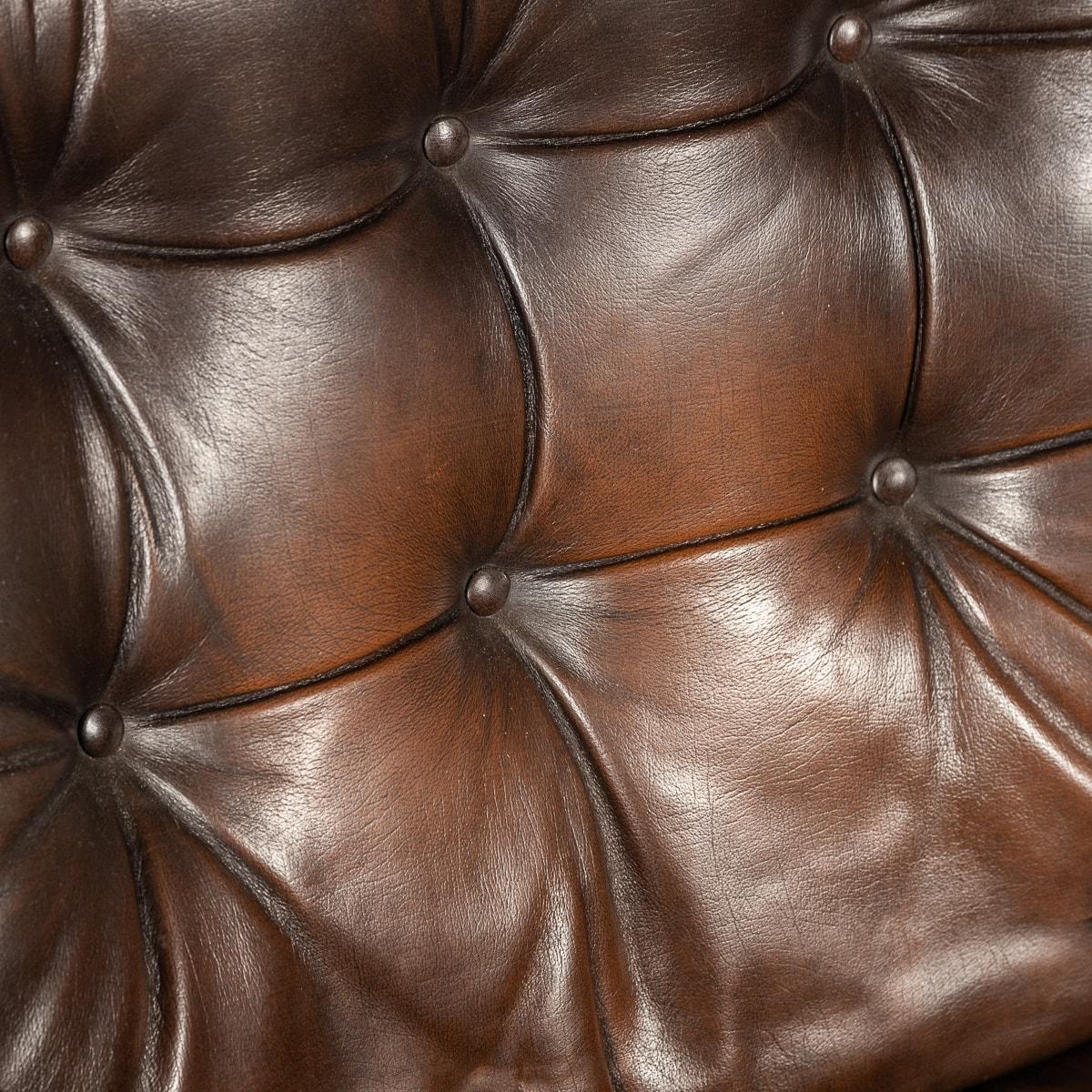 Elegant Buttoned Leather Swivel Chair, c.1970 For Sale 7