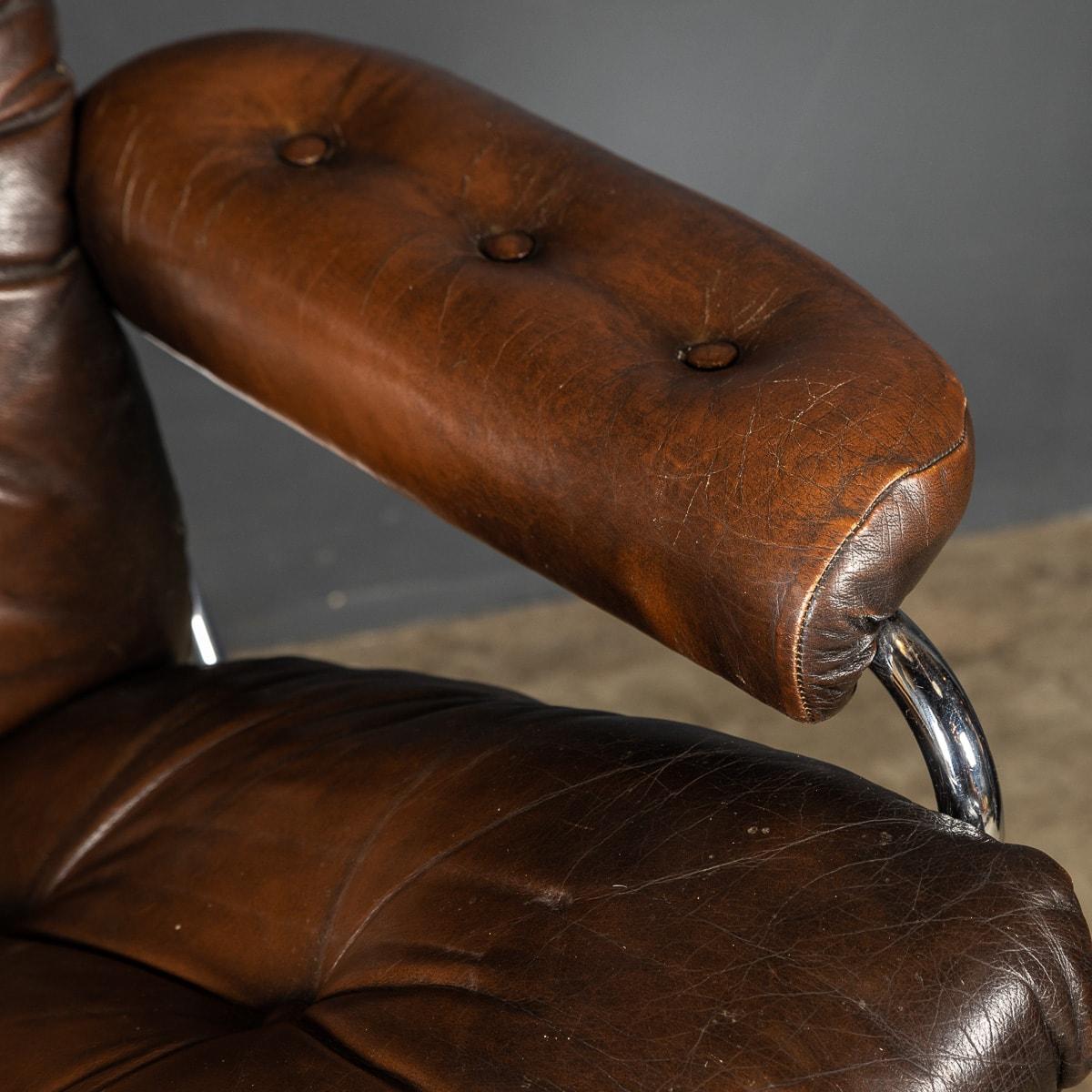 Elegant Buttoned Leather Swivel Chair, c.1970 For Sale 9