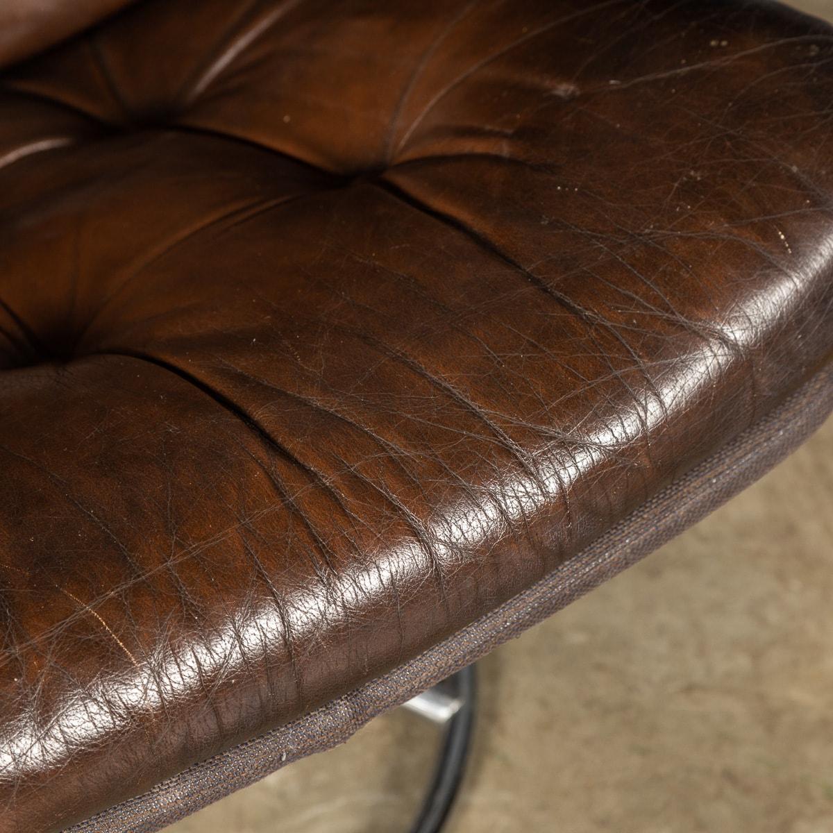 Elegant Buttoned Leather Swivel Chair, c.1970 For Sale 11
