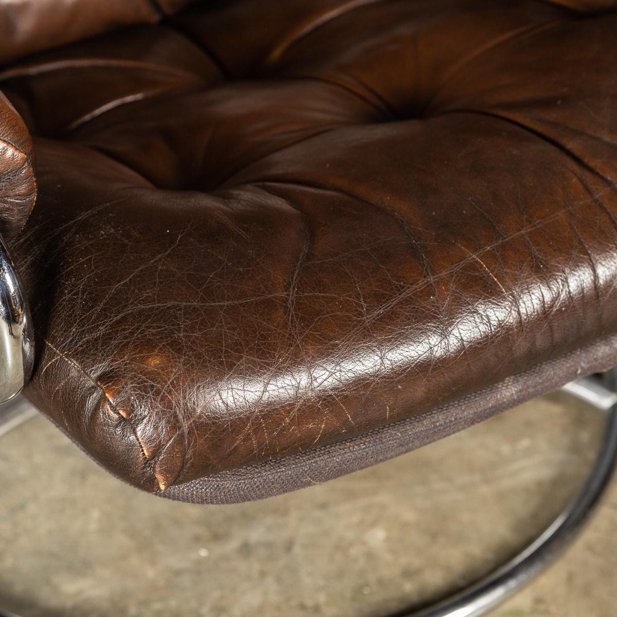 Elegant Buttoned Leather Swivel Chair, c.1970 For Sale 12