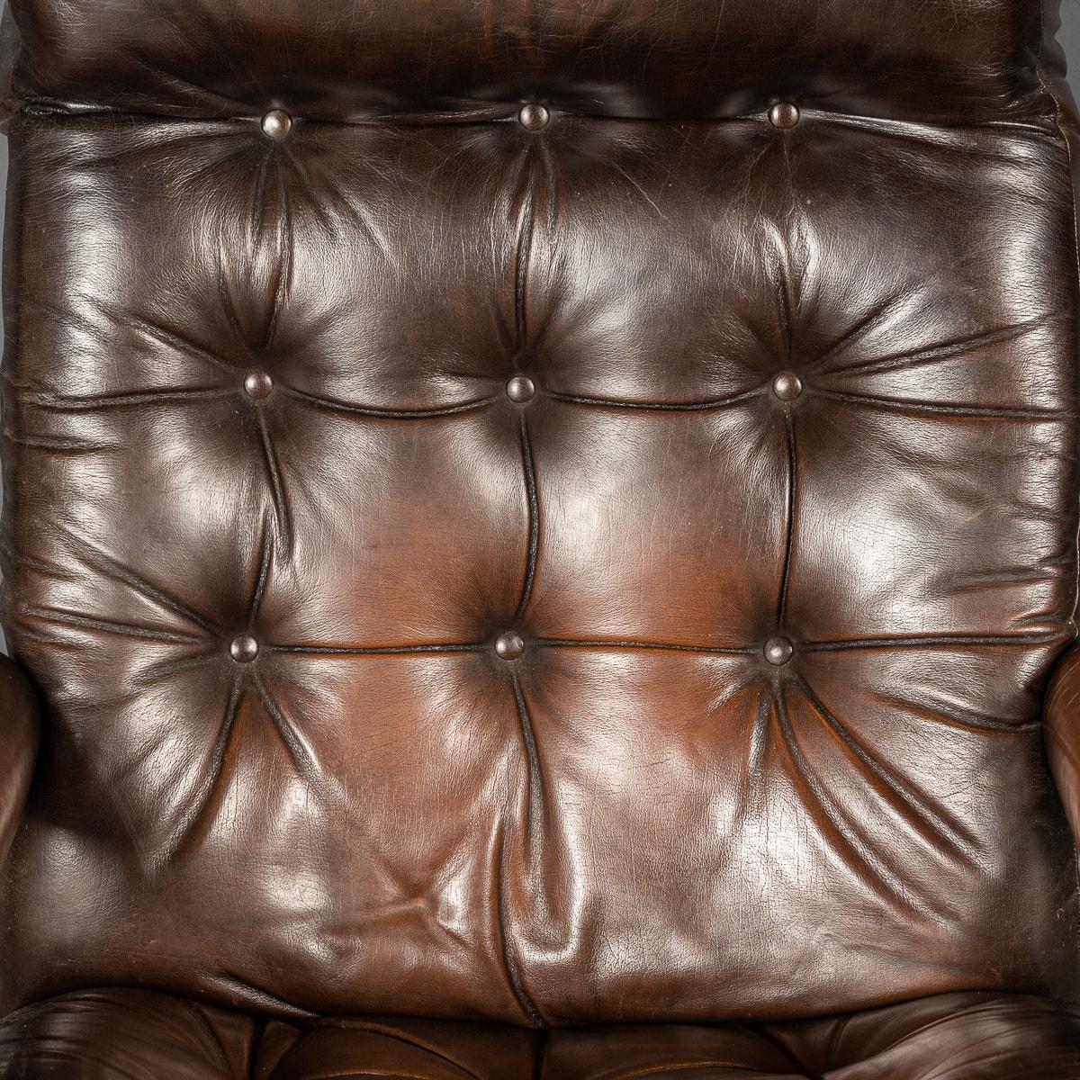 Elegant Buttoned Leather Swivel Chair, c.1970 For Sale 14