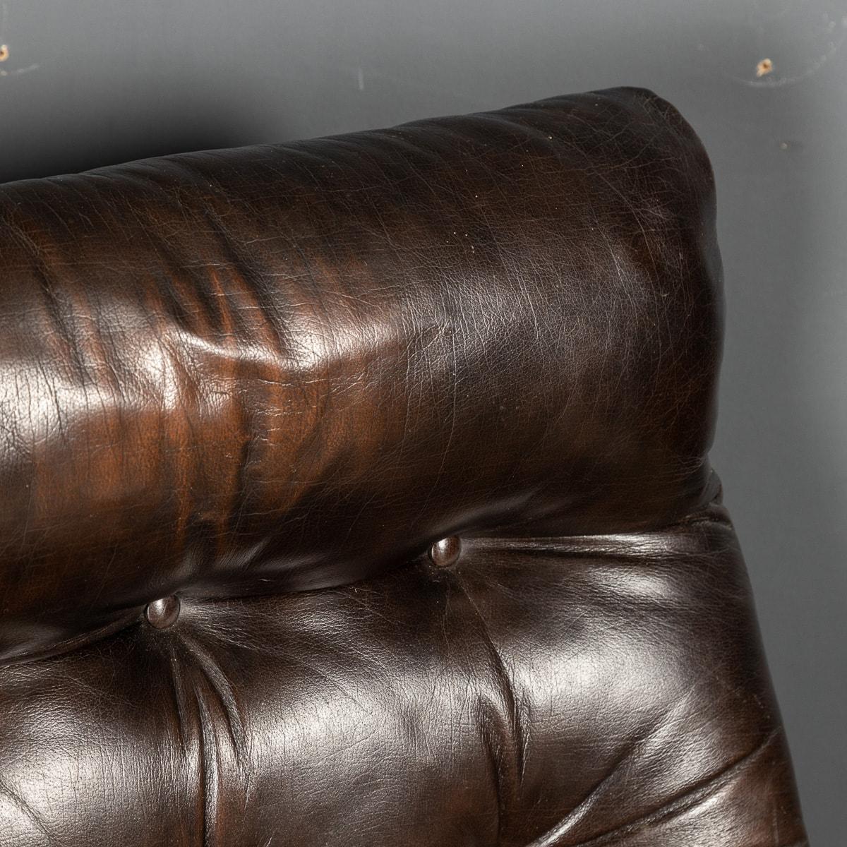 Elegant Buttoned Leather Swivel Chair, c.1970 For Sale 5
