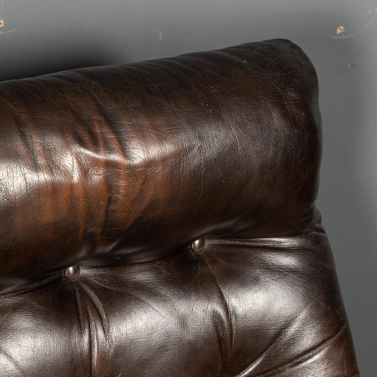 Eleganter geknpfter Leder-Drehstuhl, ca. 1970 im Angebot 5