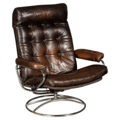 Elegant Buttoned Leather Swivel Chair, c.1970