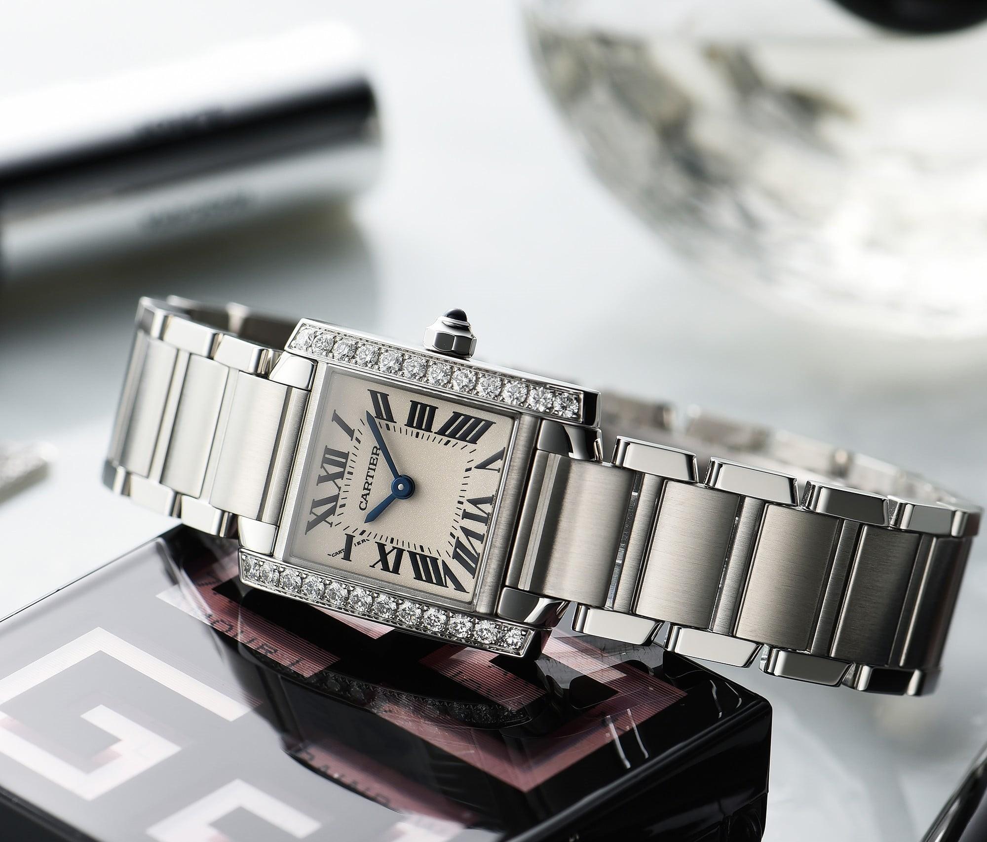 Discover the elegance and sophistication of the Cartier Tank Française SM W4TA0008, a watch that epitomizes luxury and timeless design. This exquisite piece, crafted for the discerning woman, boasts a sleek stainless steel case sized at 25x20mm,