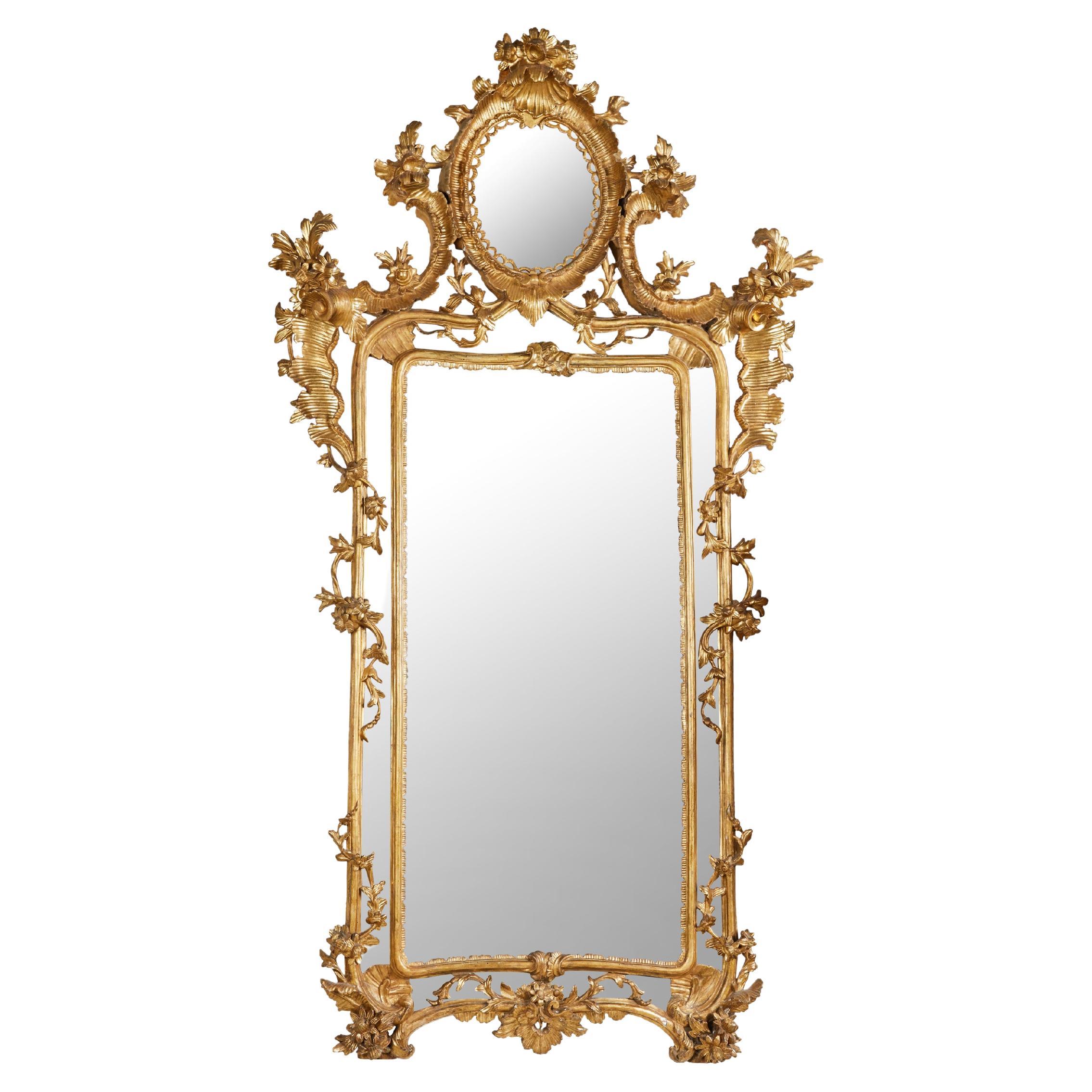 Elegant Carved and Gilded Mirror For Sale