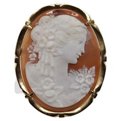Elegant Carved Shell Gold Cameo Brooch