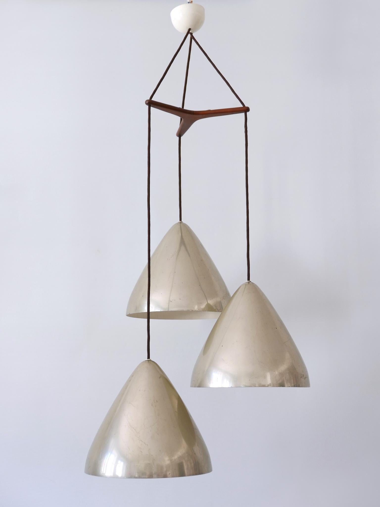 Elegant Cascading Pendant Lamp by Lisa Johansson-Pape for Orno Finland 1960s In Good Condition For Sale In Munich, DE