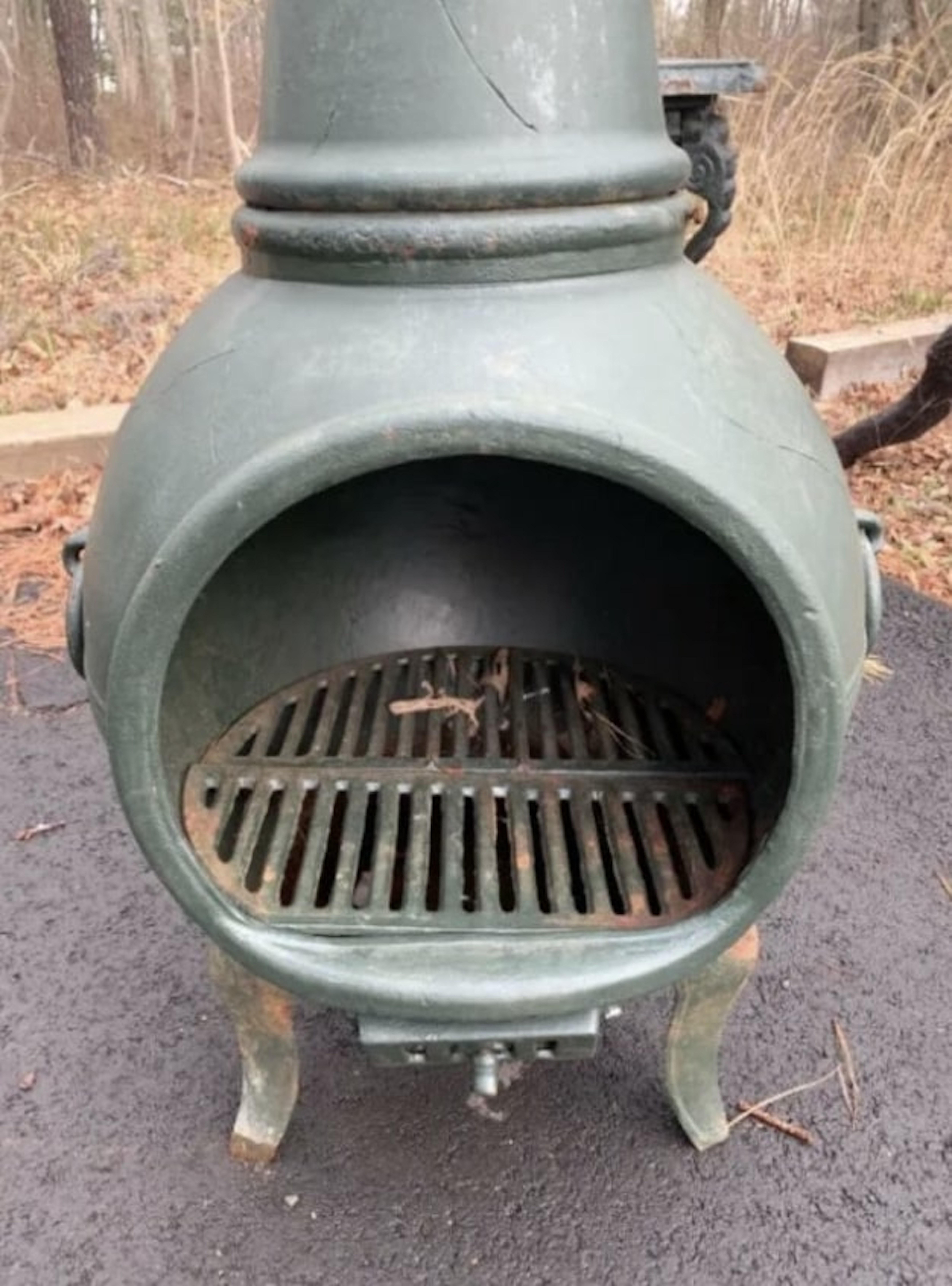 Mid-Century Modern Chiminée en fonte Elegance en vente