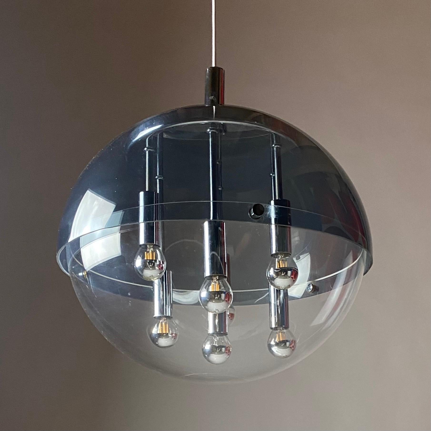 Not less than 7 light sources combined in this giant size ceiling light by RAAK, Holland 1970s. 

Ball shaped acrylic globe with chrome plated light bulbs hanging in different length inside. 

Very elegant and in excellent condition. Few minor