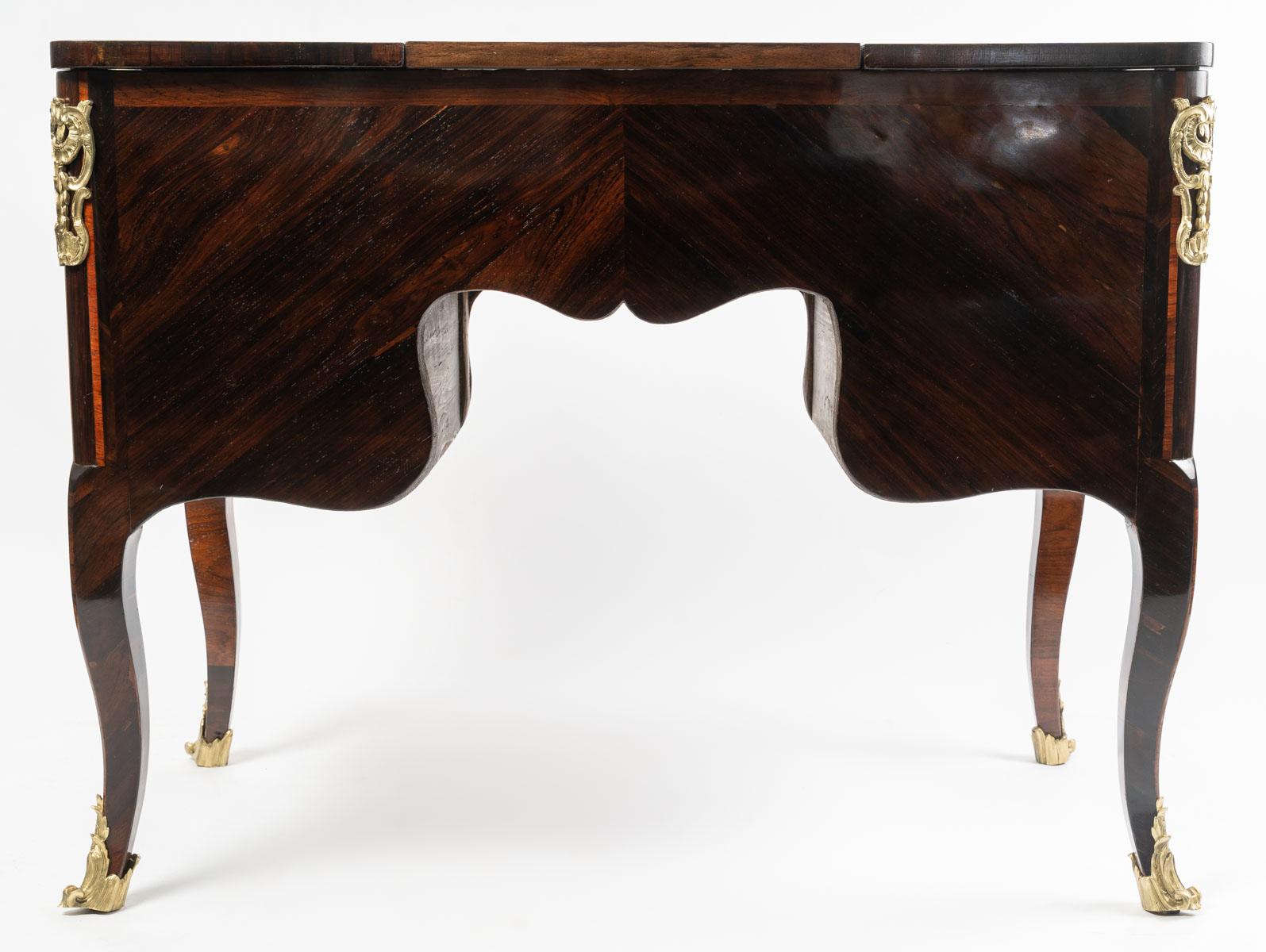 Elegant Center Dressing Table, Rosewood Veneer, D.Genty Stamp, Louis XV In Excellent Condition For Sale In CRÉTEIL, FR